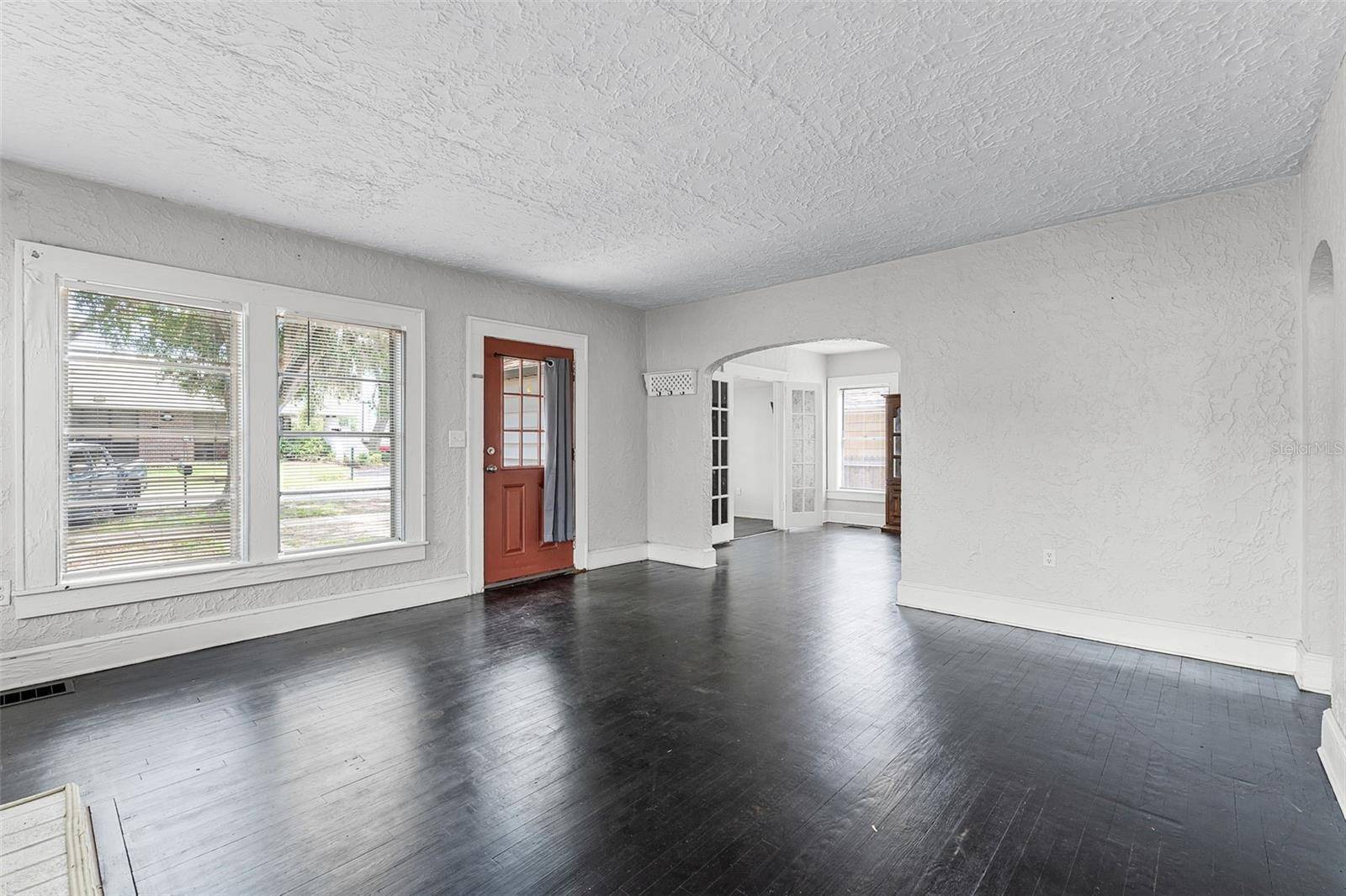 Eustis, FL 32726,25 E PINECREST AVE