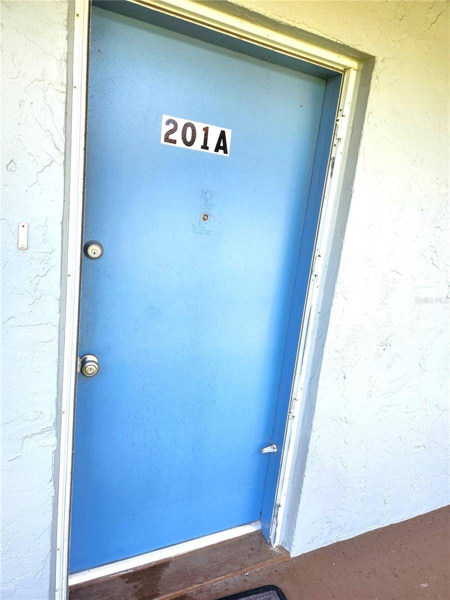 Winter Haven, FL 33880,333 LAKE HOWARD DR NW #201A