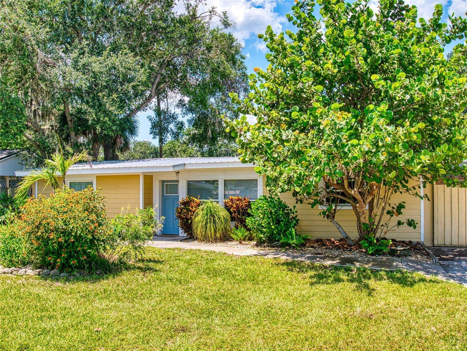 New Smyrna Beach, FL 32168,706 LYNN AVE