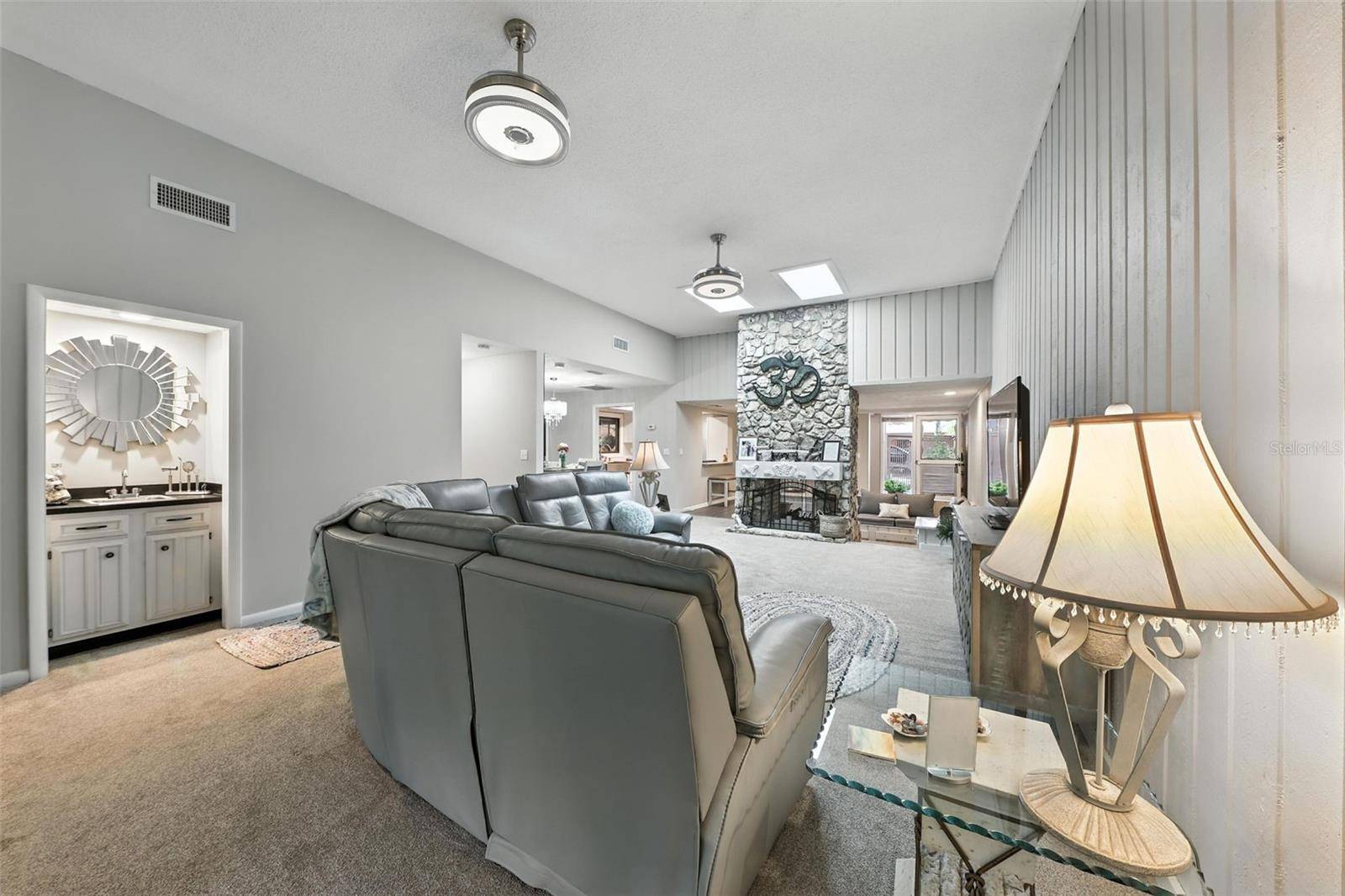 Longwood, FL 32779,104 AUTUMN DR