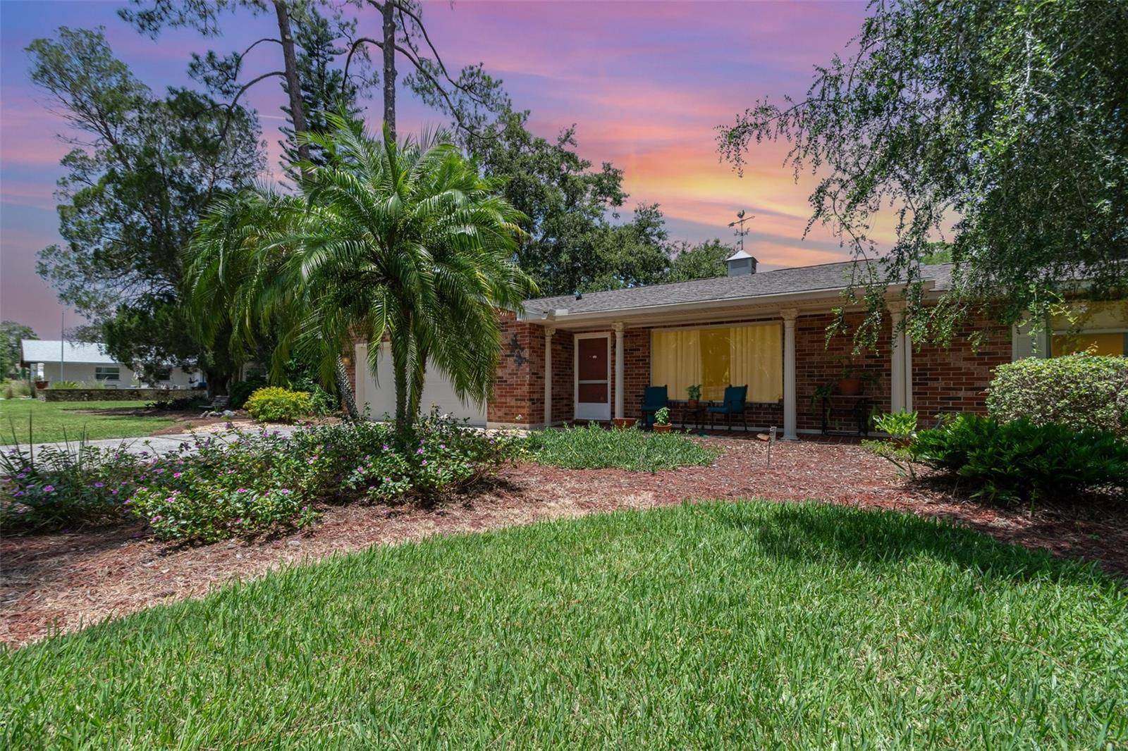 Eustis, FL 32726,27 FAIRWAY DR