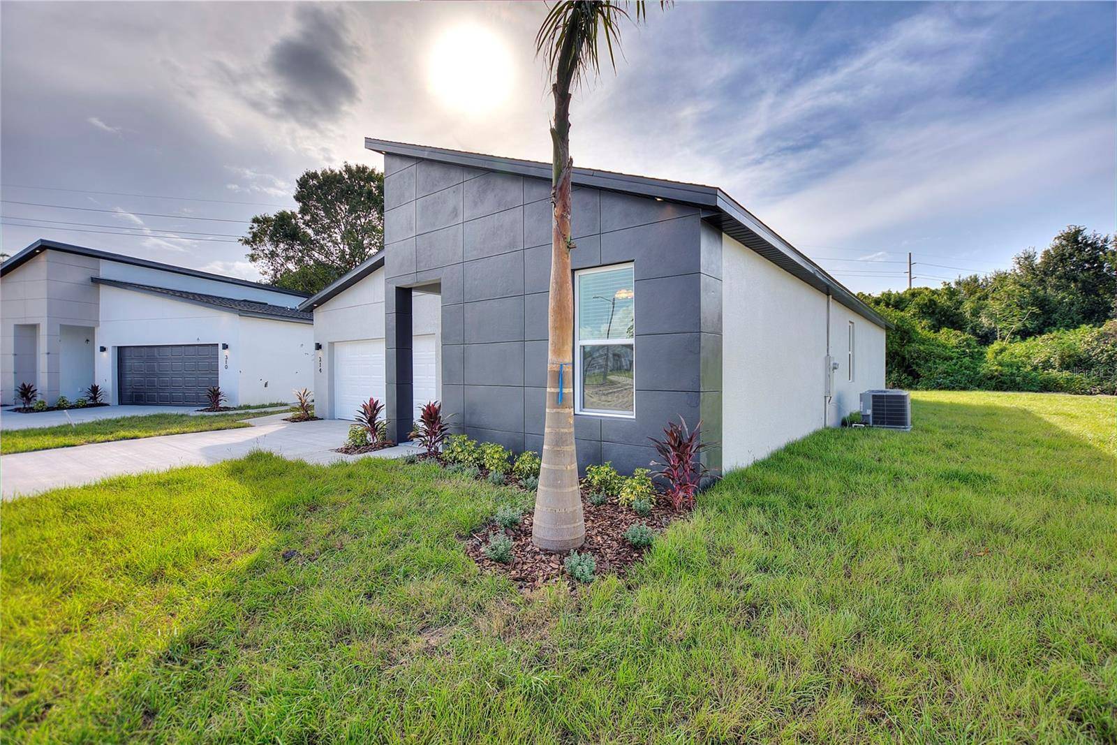 Winter Haven, FL 33881,314 ROYAL PALM WAY