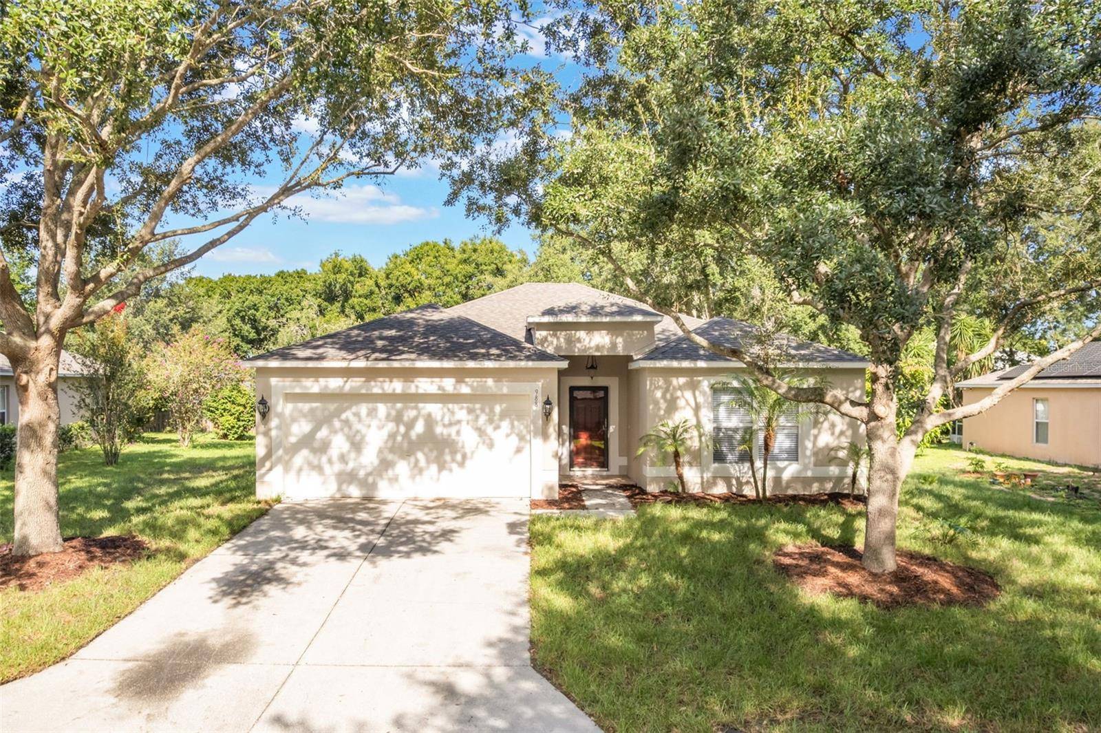 Eustis, FL 32726,988 VANDERBILT DR