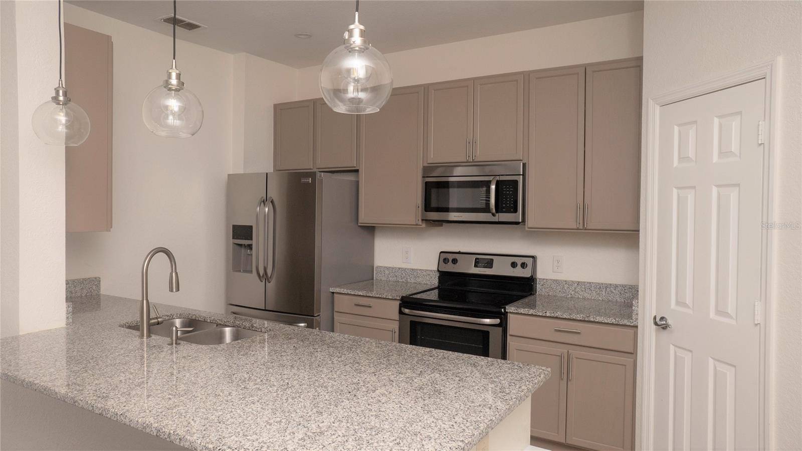 Orlando, FL 32835,6466 CAVA ALTA DR #103