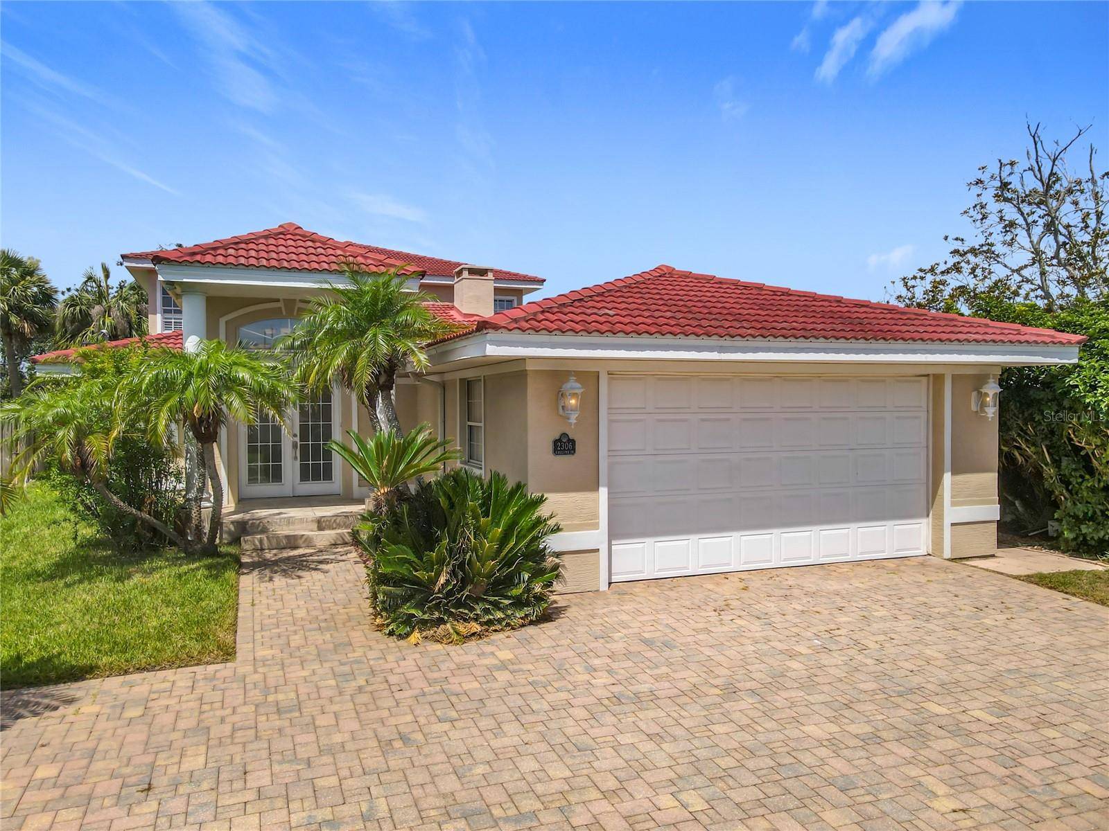 Daytona Beach, FL 32118,2306 S HALIFAX DR