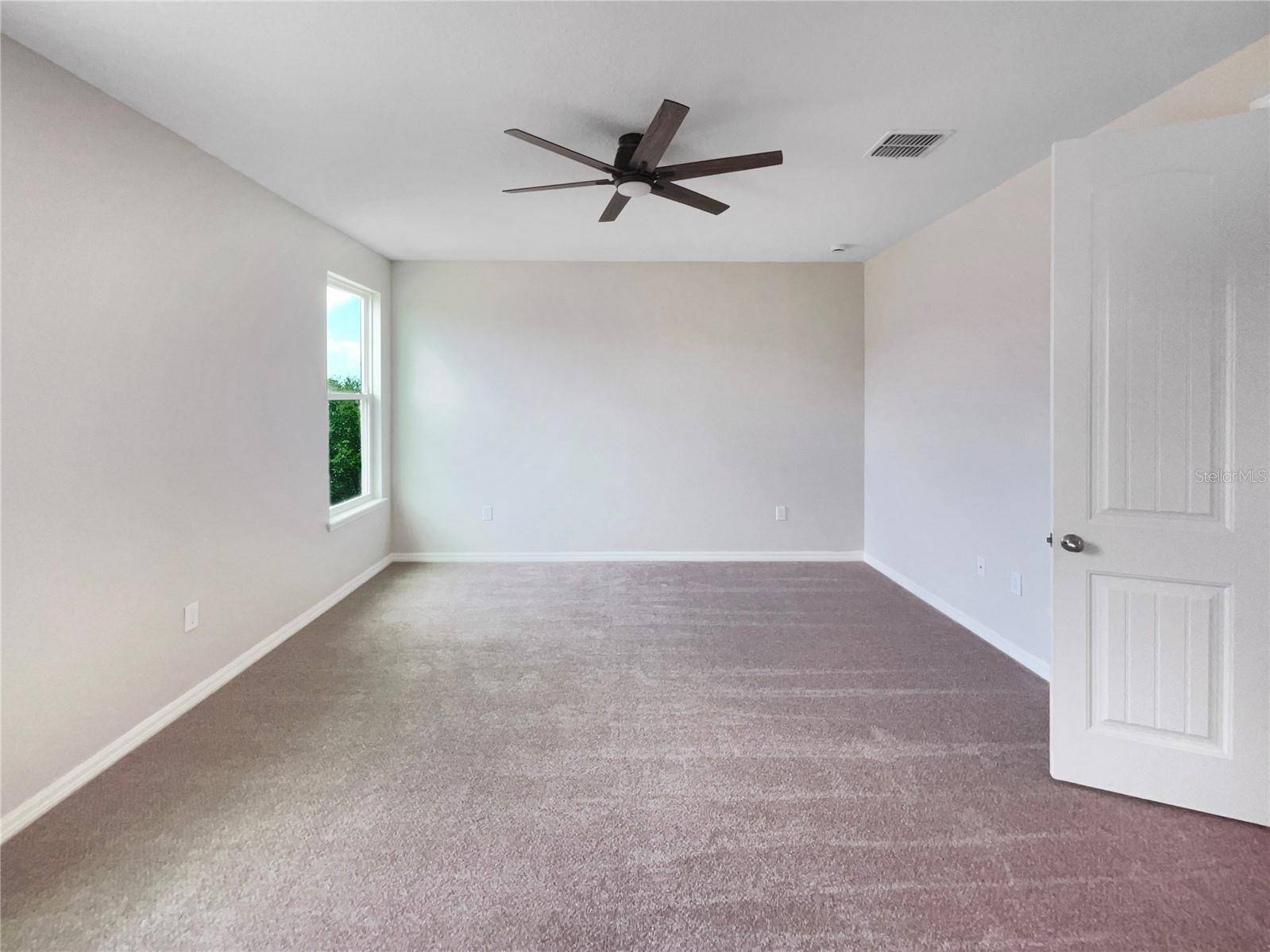 Oakland, FL 34787,2023 WHITE FEATHER LOOP