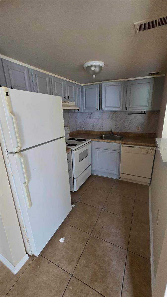 Orlando, FL 32826,2555 N ALAFAYA TRL #105