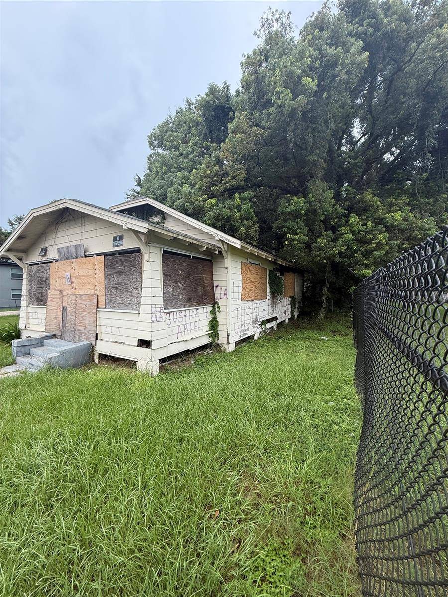 Orlando, FL 32805,823 W LIVINGSTON ST