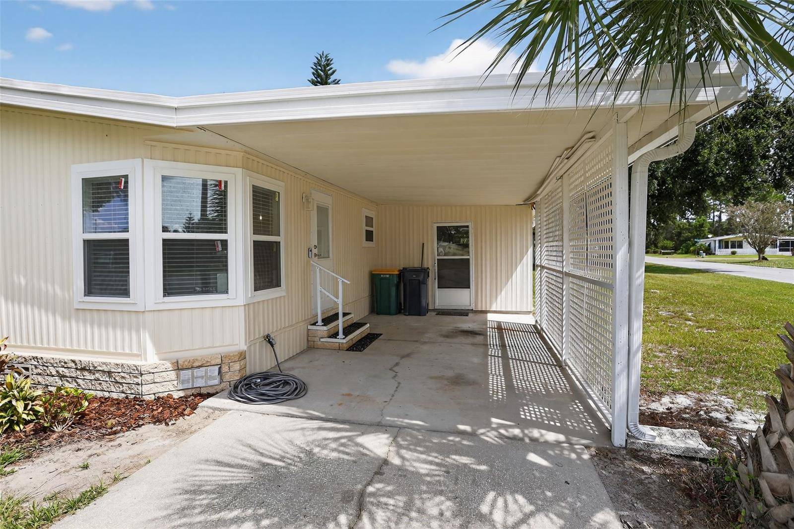 Tavares, FL 32778,2910 WEKIVA RD