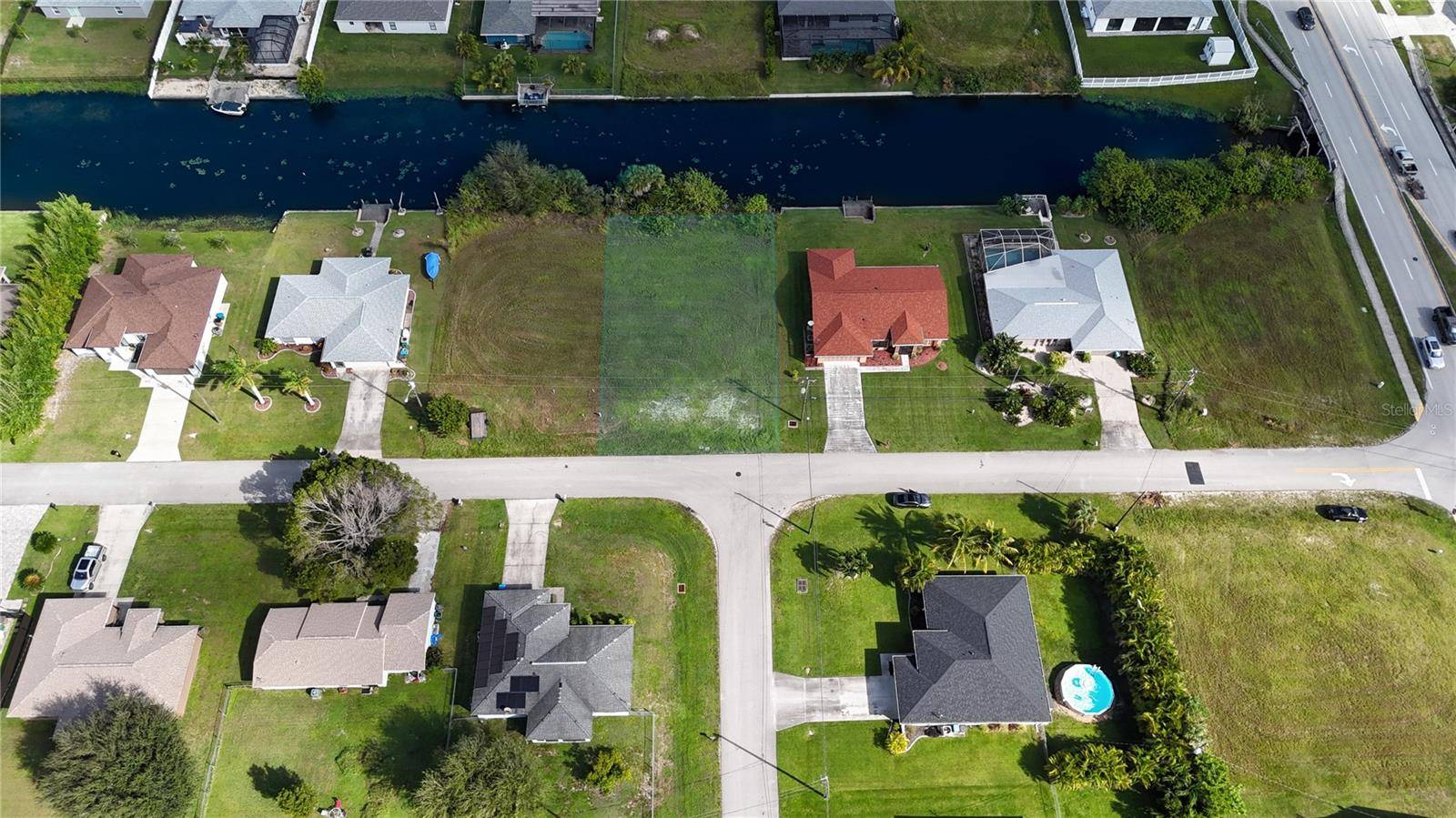 Cape Coral, FL 33990,633 SE 2ND ST