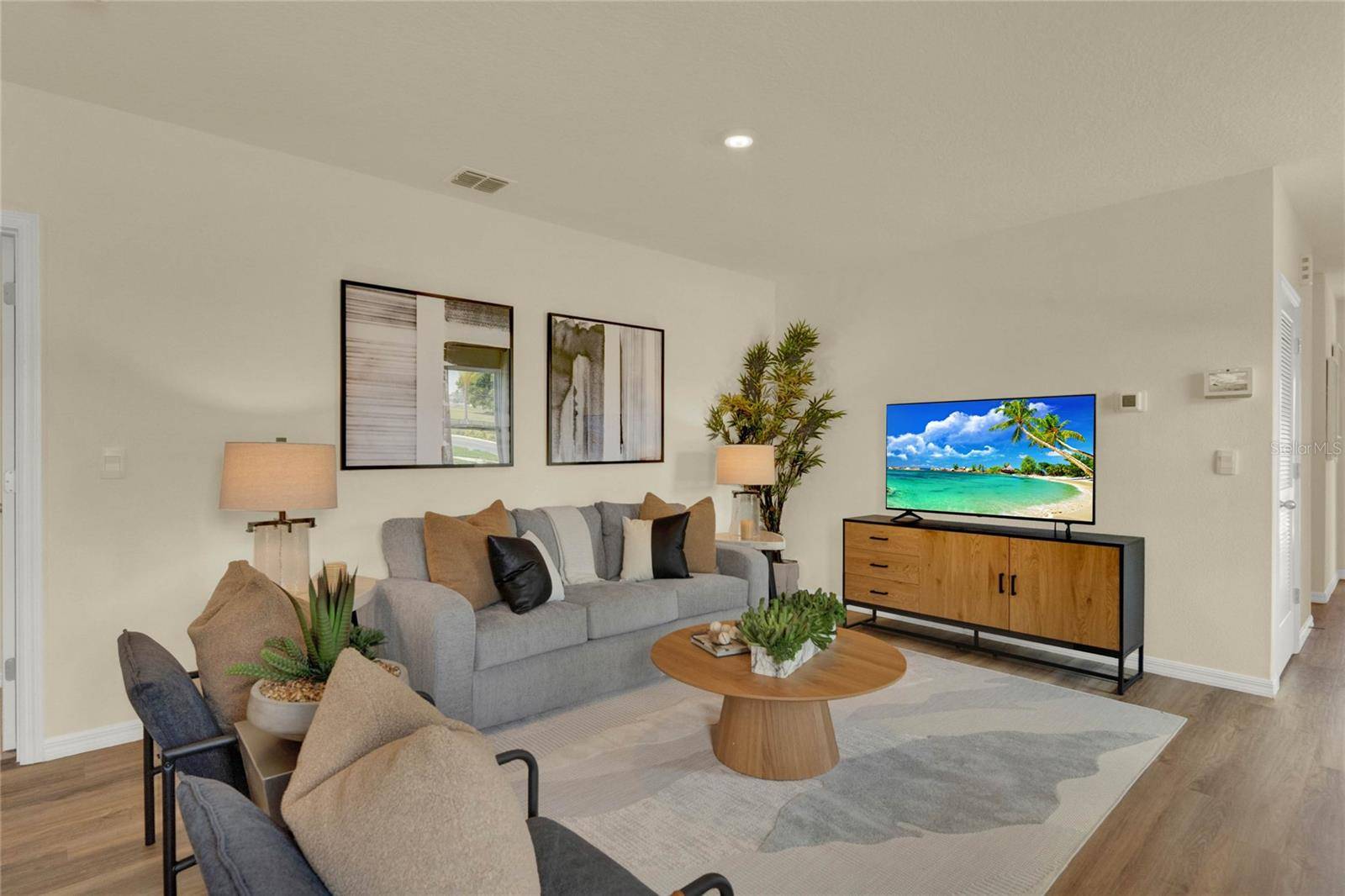 Apopka, FL 32712,5252 FLAMELEAF ST