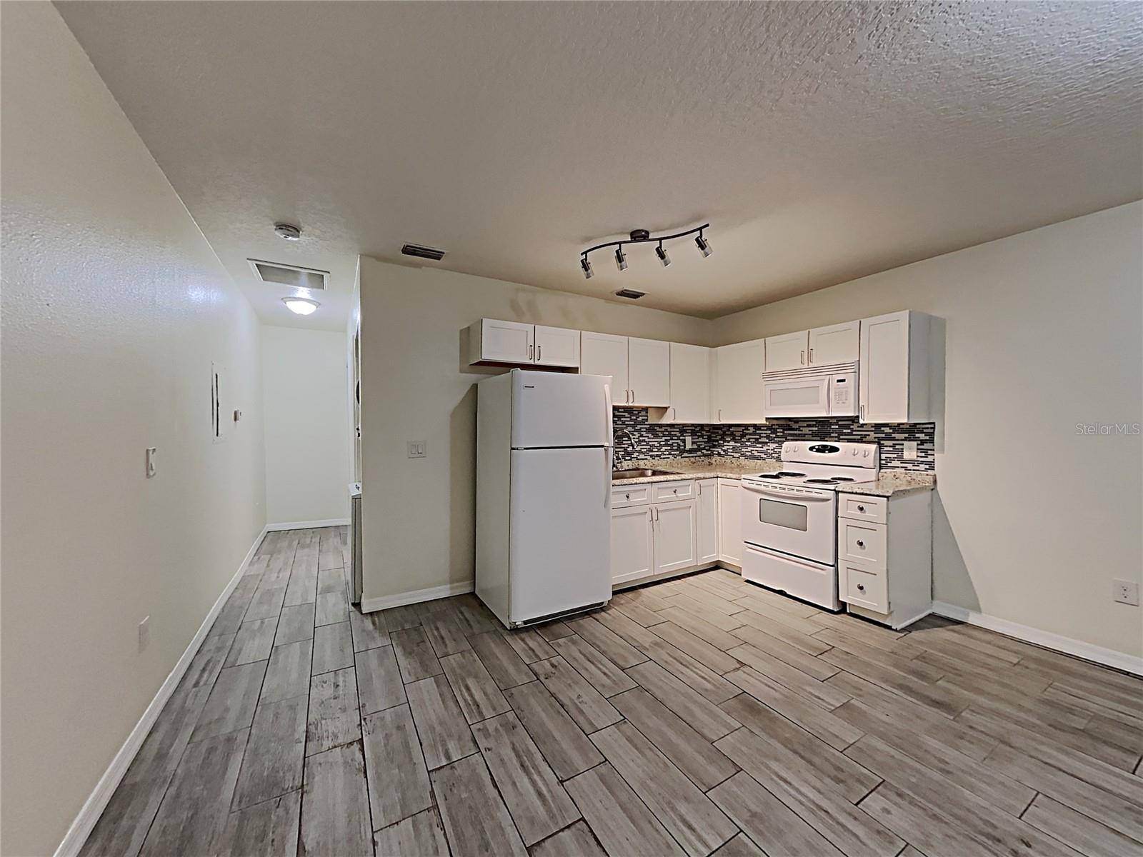 Sanford, FL 32771,613 E 2ND ST #103