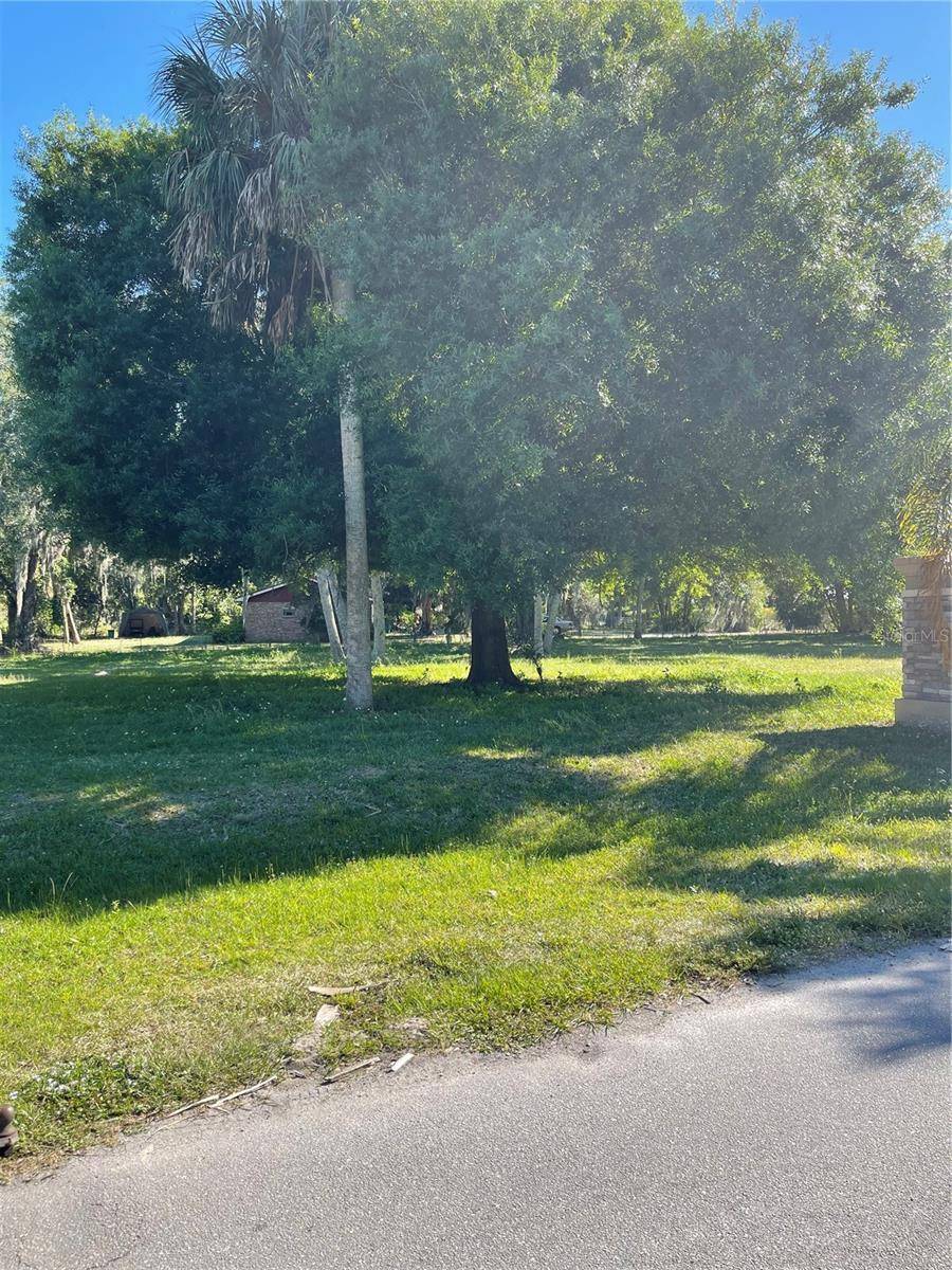 Okeechobee, FL 34974,906 SE 11TH ST SE