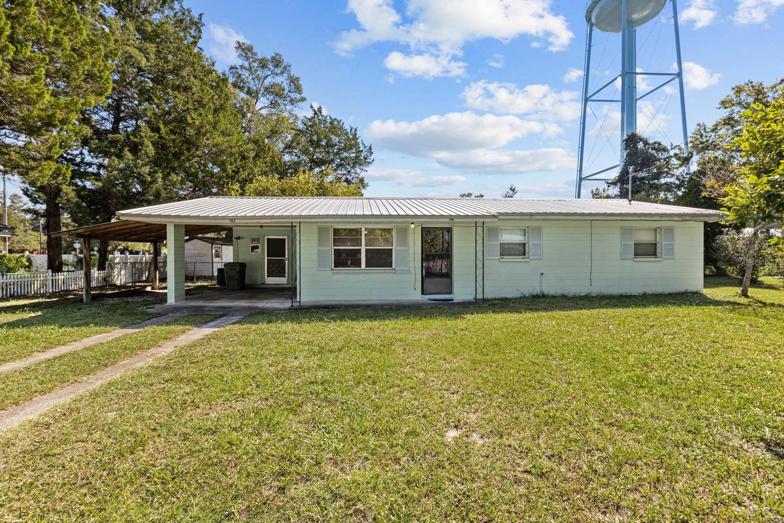 Chiefland, FL 32626,103 NE 7TH ST