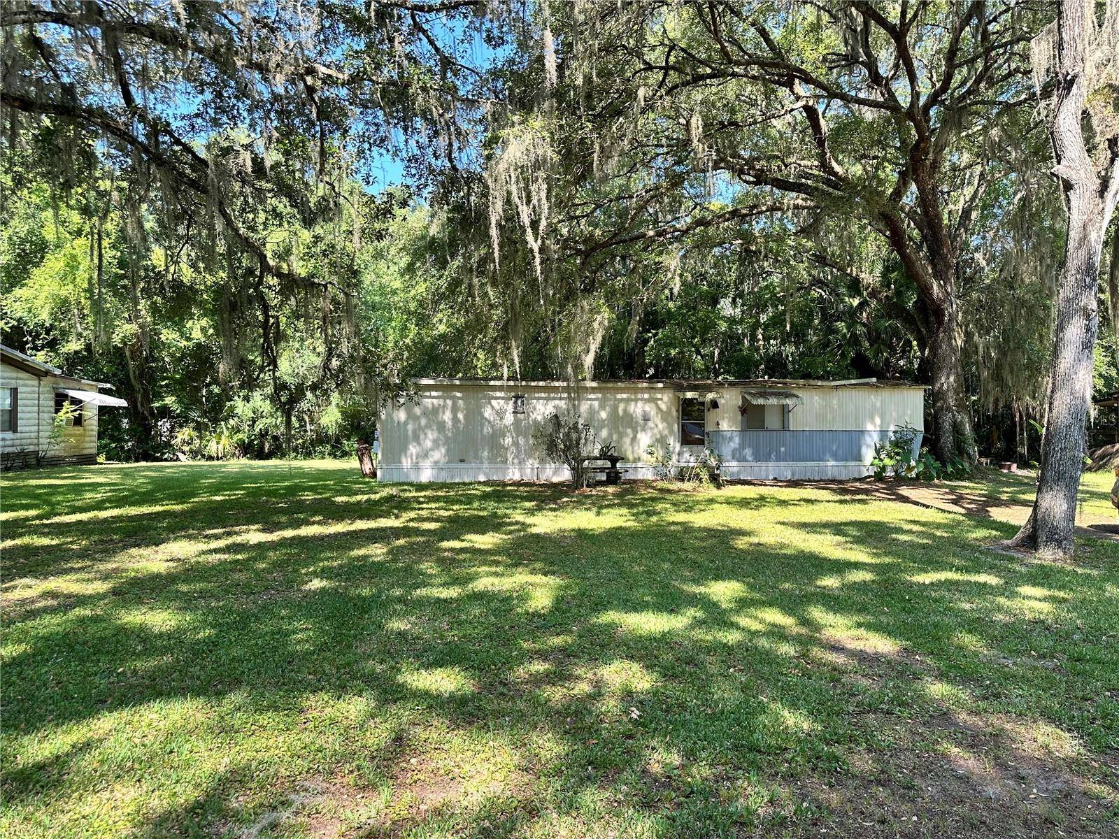 Lake Panasoffkee, FL 33538,3832 CR 405N