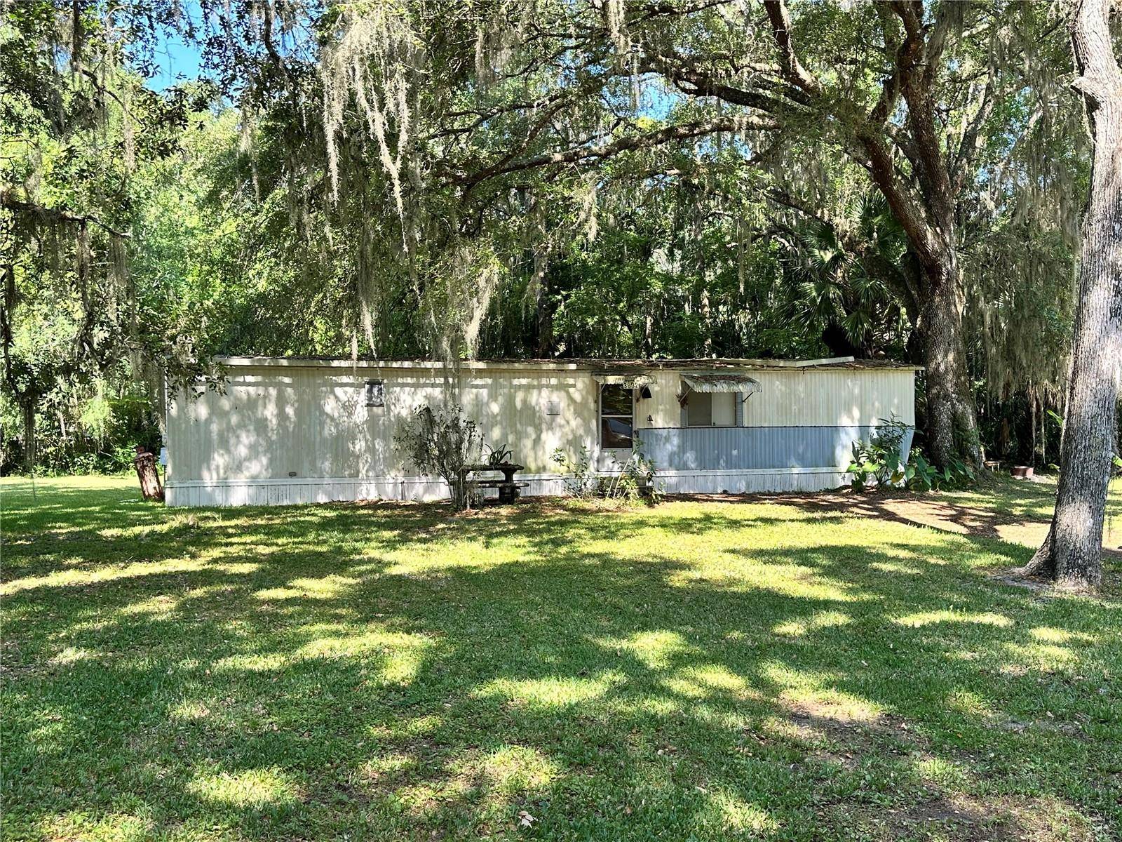 Lake Panasoffkee, FL 33538,3832 CR 405N