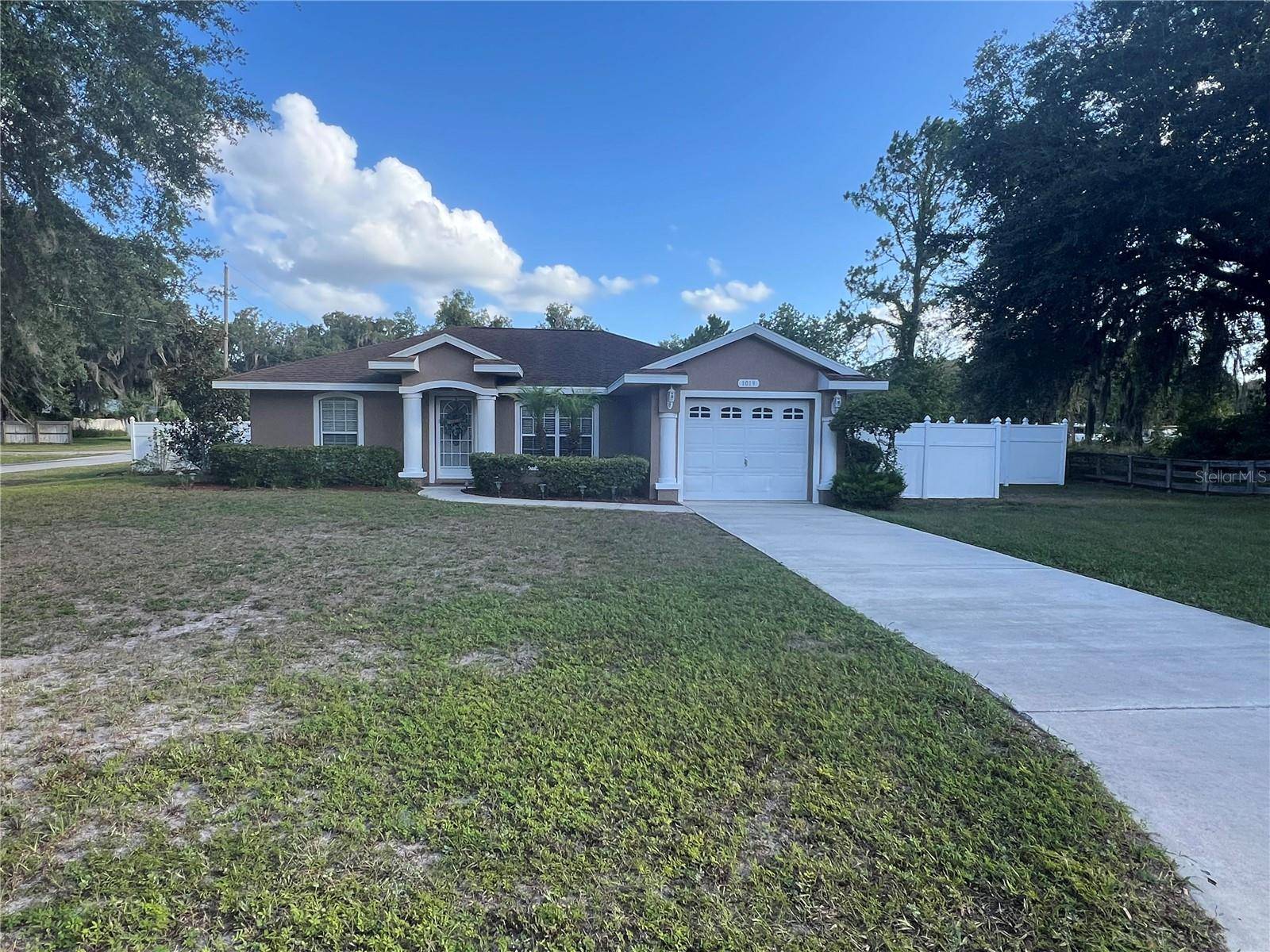 Lake Panasoffkee, FL 33538,1019 CR 467