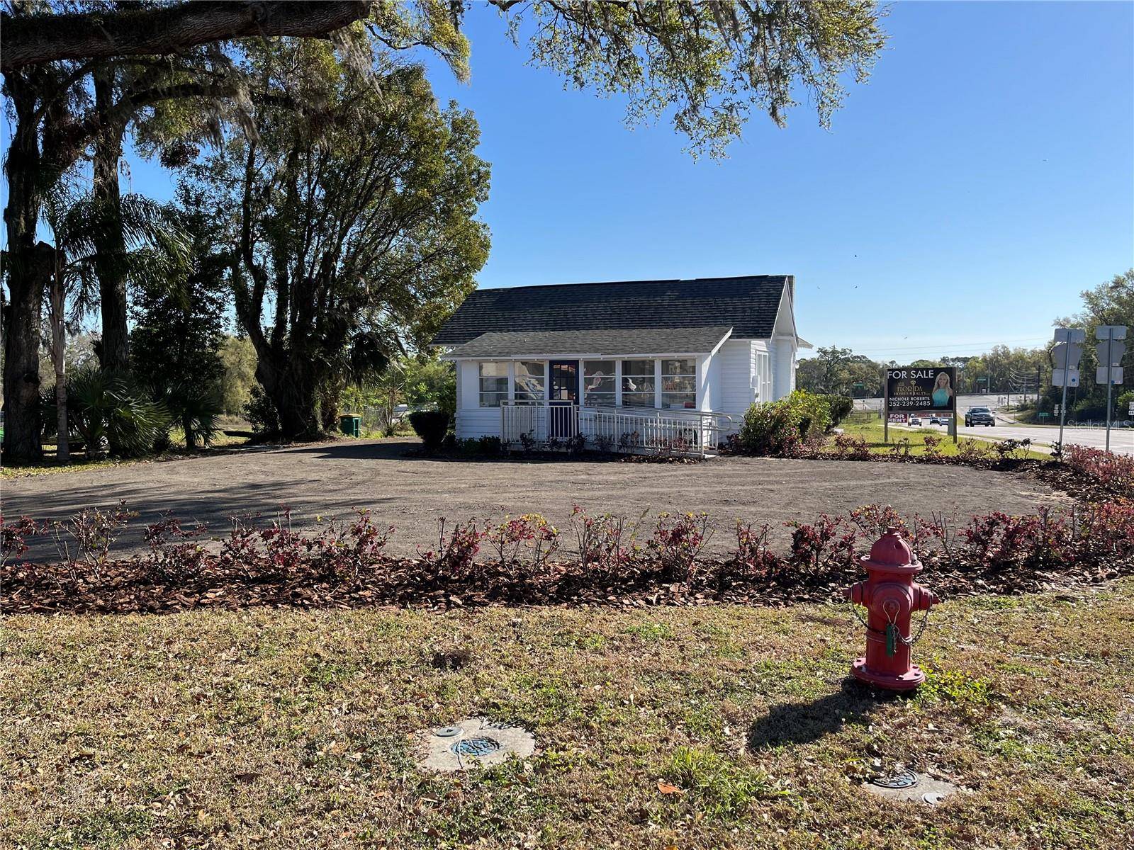 Fruitland Park, FL 34731,401 N DIXIE AVE