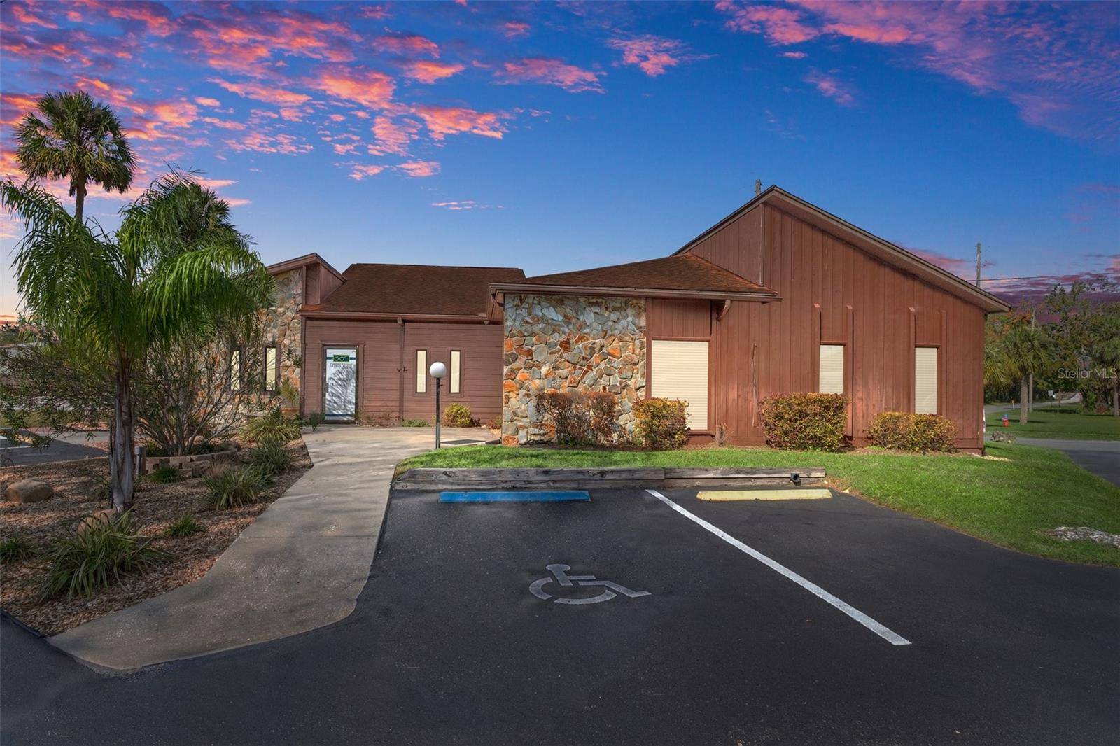 Crystal River, FL 34429,700 SE 5TH TER #Suite 4