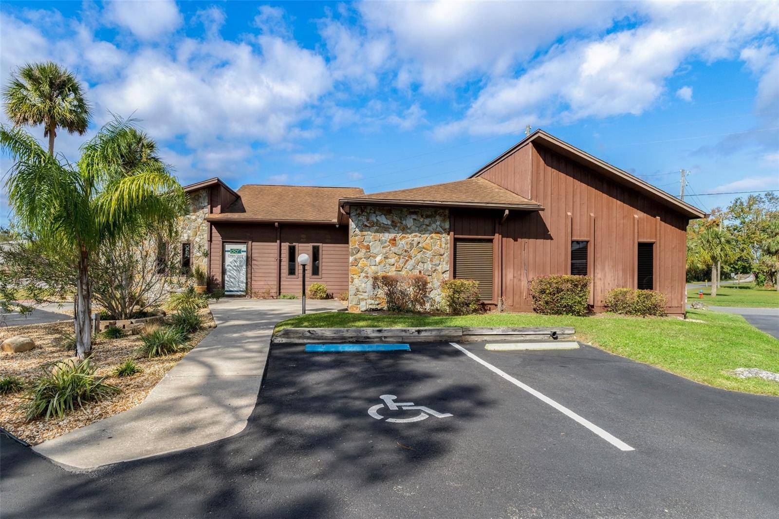 Crystal River, FL 34429,700 SE 5TH TER #Suite 4
