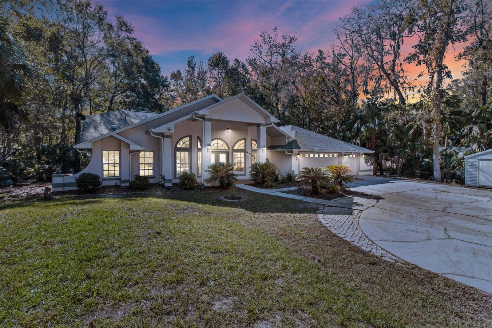 Inglis, FL 34449,90 WINDING RIVER LN