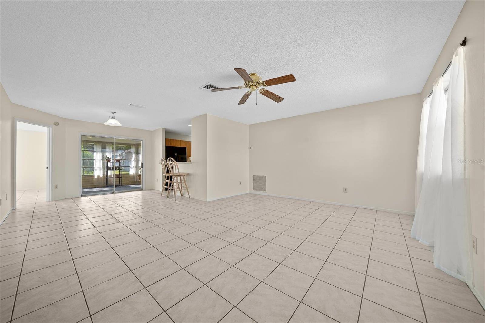 Lady Lake, FL 32159,912 CHULA CT