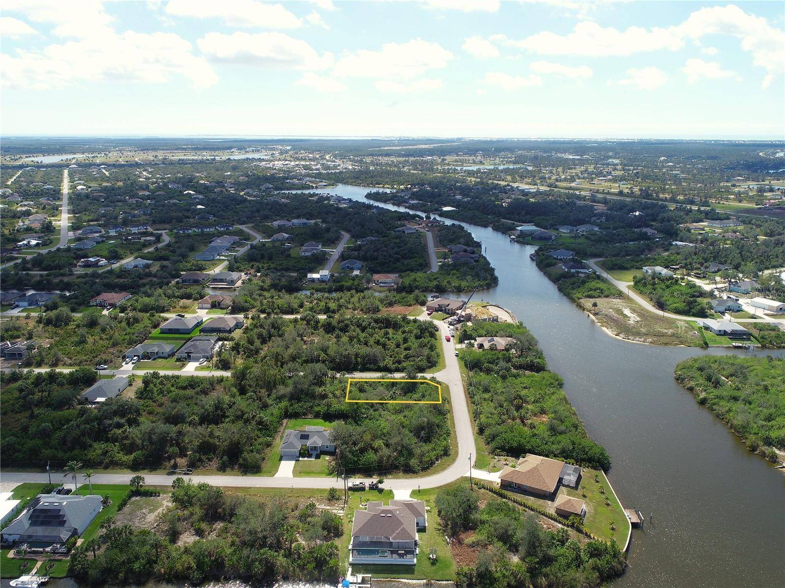Port Charlotte, FL 33981,13316 BOUVARDIA LN