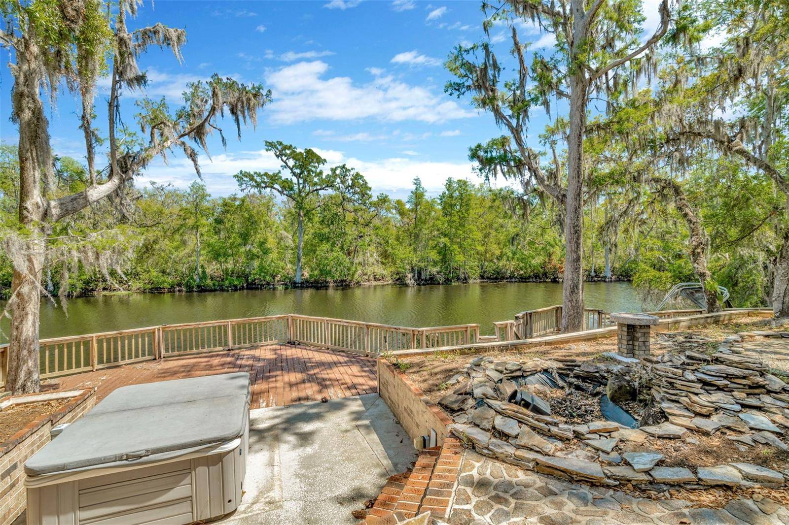 Temple Terrace, FL 33617,1401 N RIVERHILLS DR