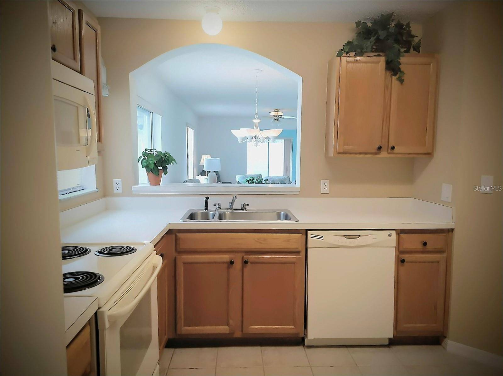 Lady Lake, FL 32159,404 AMAYA AVE
