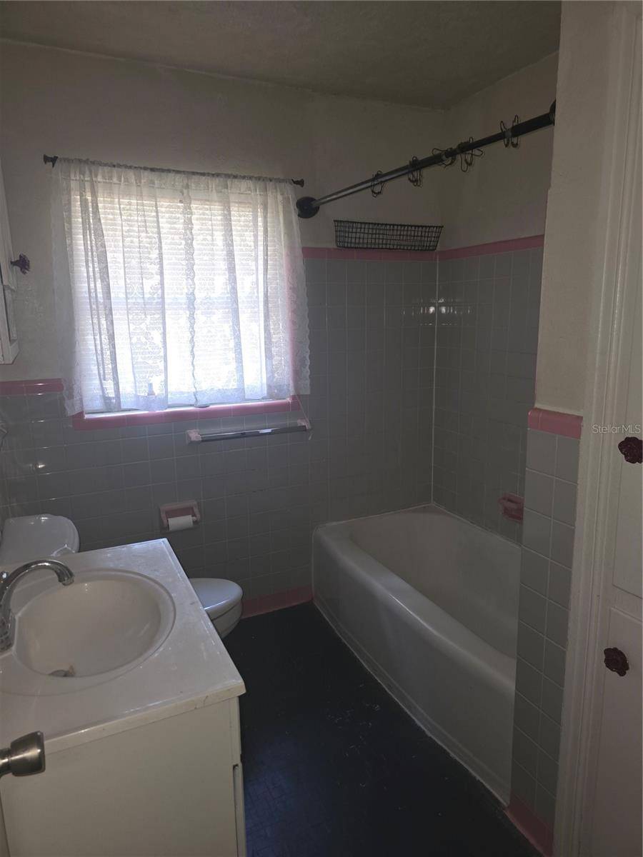 Ocala, FL 34471,407 SE 28TH AVE