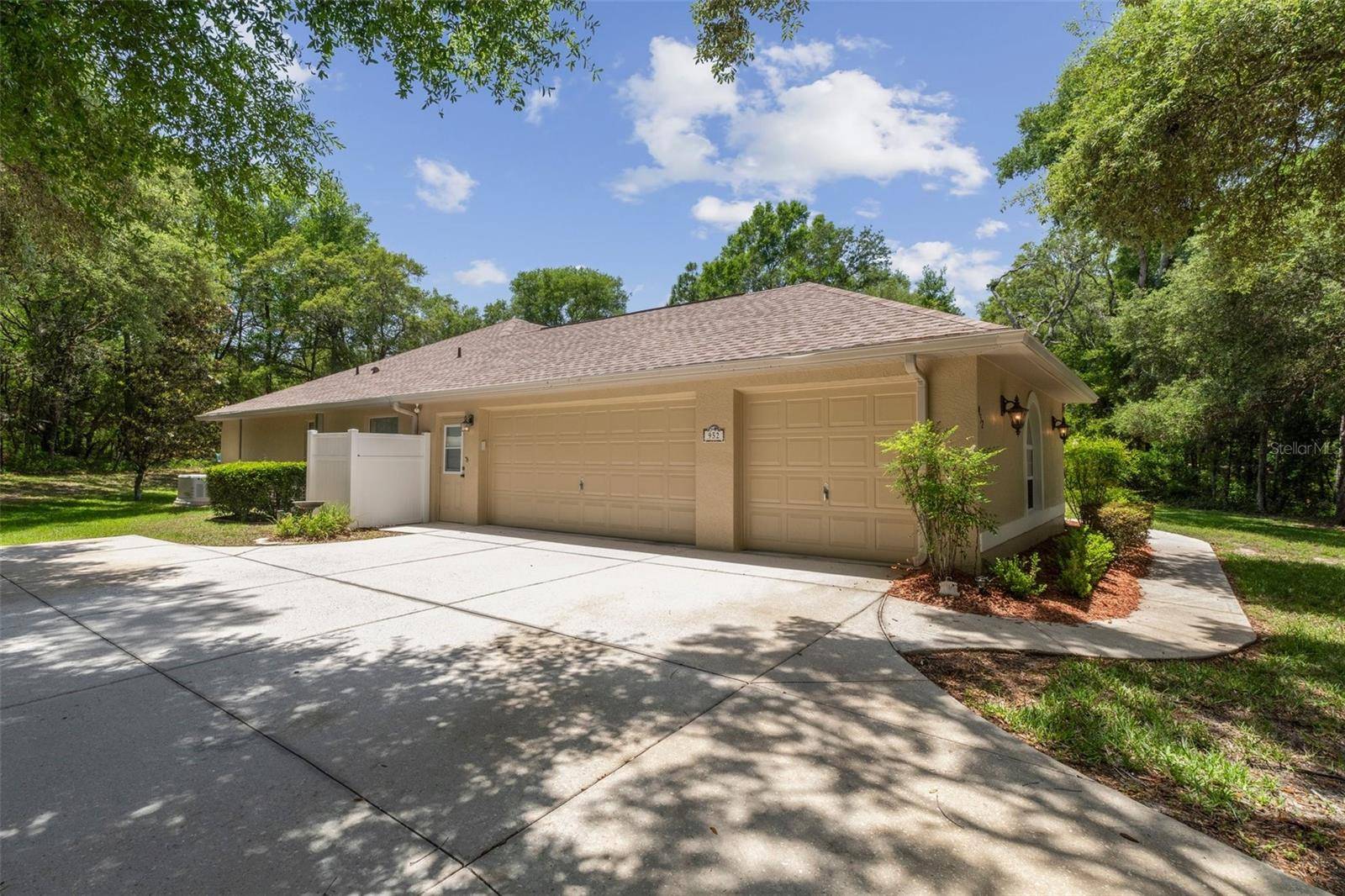 Hernando, FL 34442,952 E WHITECLOUD LN