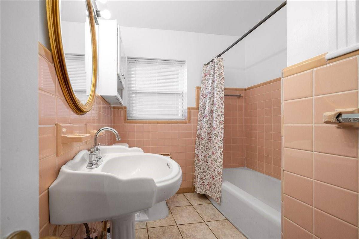 Ocala, FL 34471,2810 SE LAKE WEIR AVE