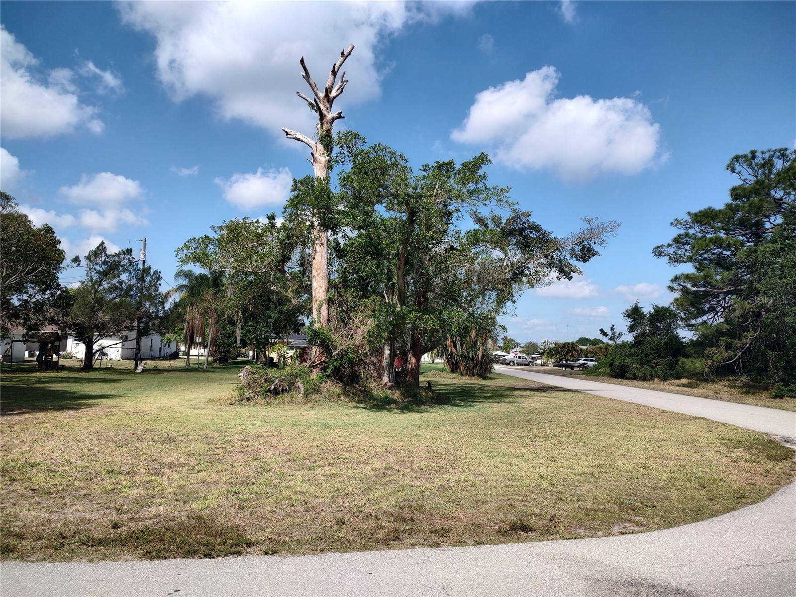 Lake Placid, FL 33852,348 SERENADE DR