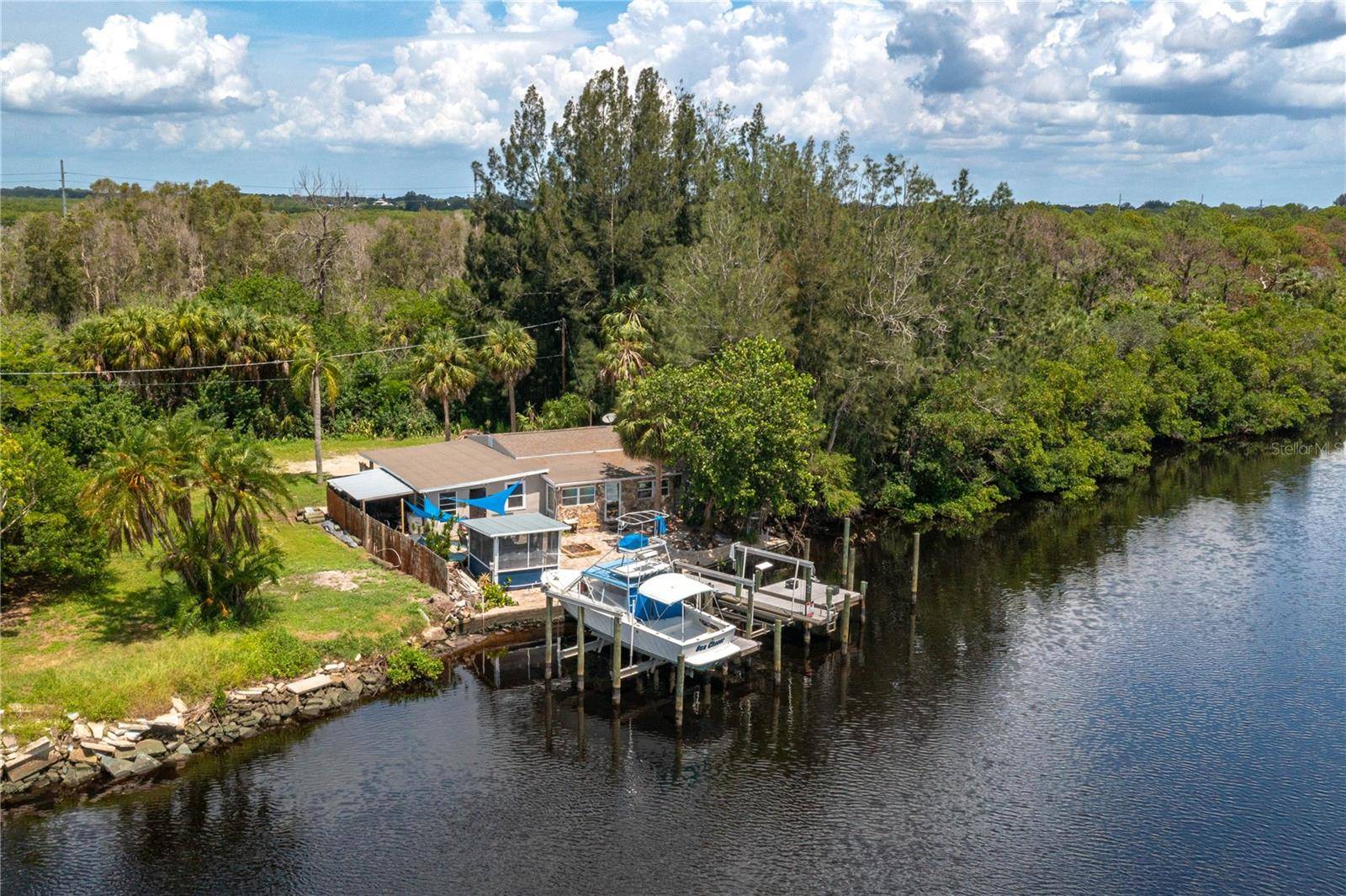 Ruskin, FL 33570,1422 BAYSHORE RD