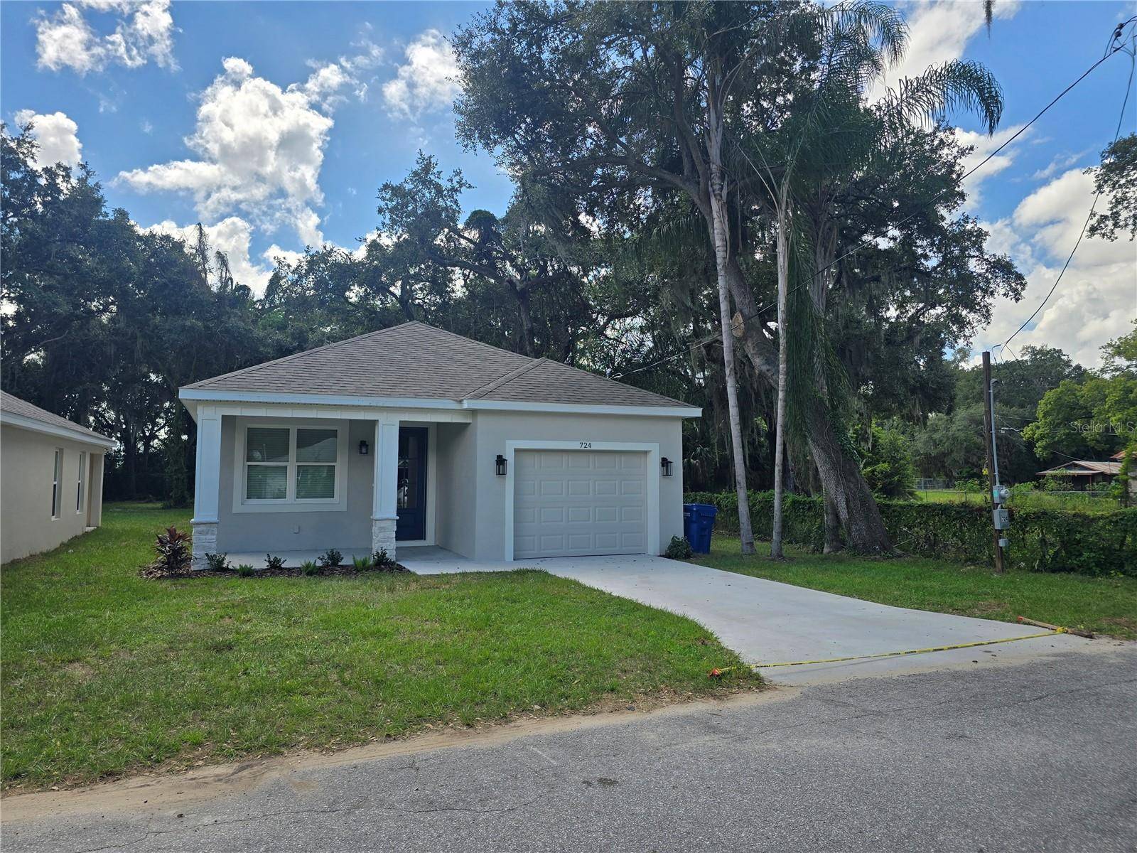 Winter Haven, FL 33881,724 AVENUE R NE