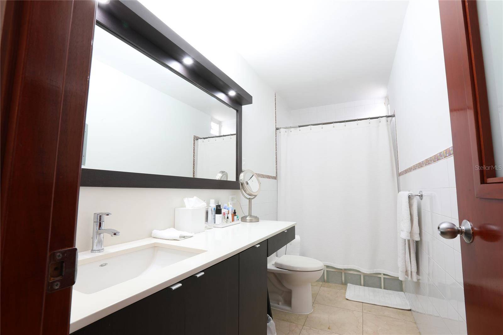 Guaynabo, PR 00969,Reina Isabel REINA ISABEL #407