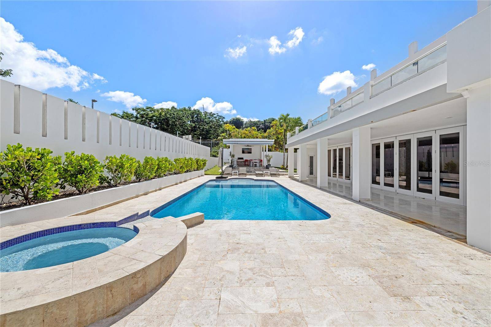 Guaynabo, PR 00969,La Villa de Torrimar REINA VICTORIA