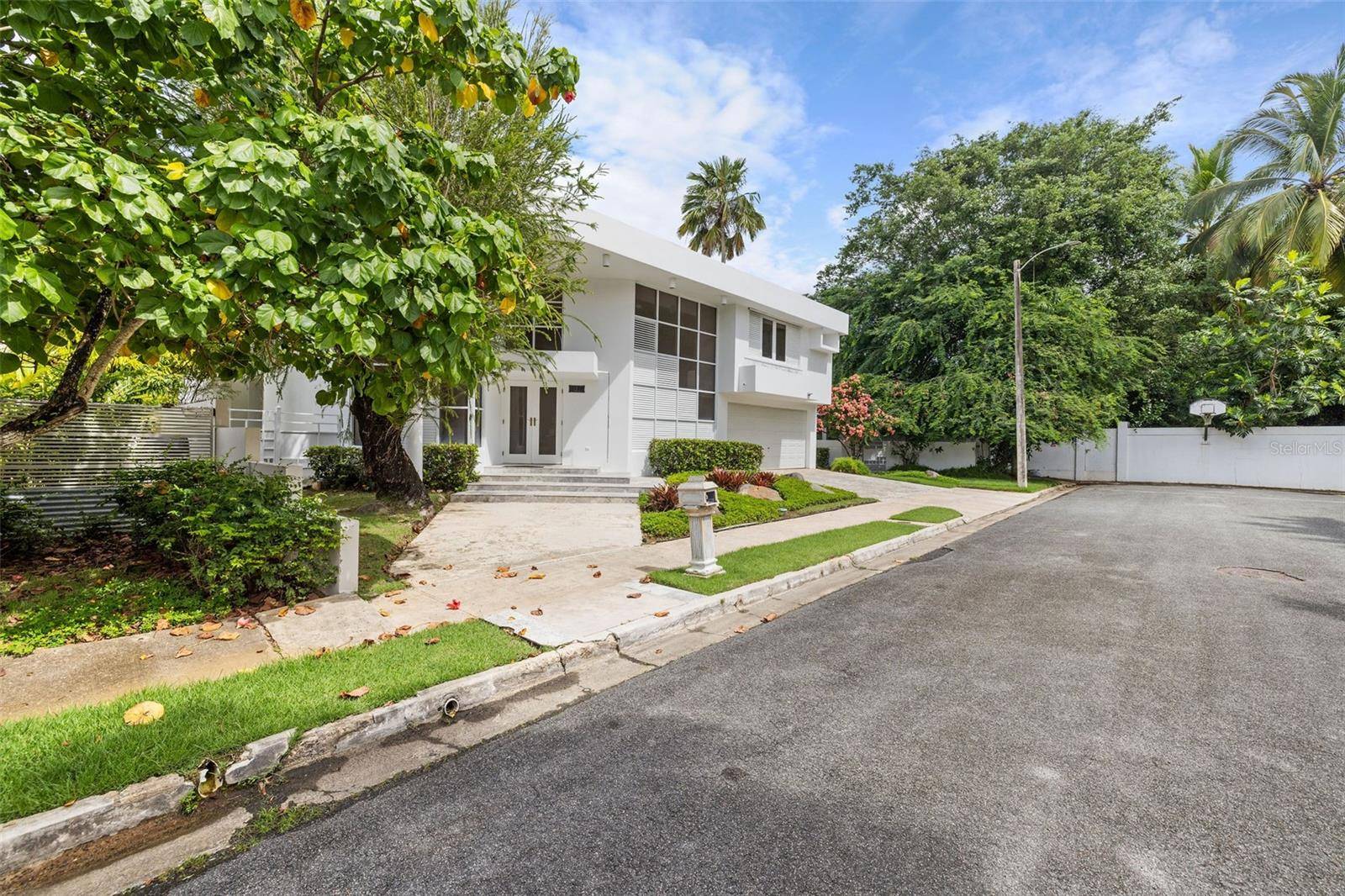 Guaynabo, PR 00966,2 . ST #1