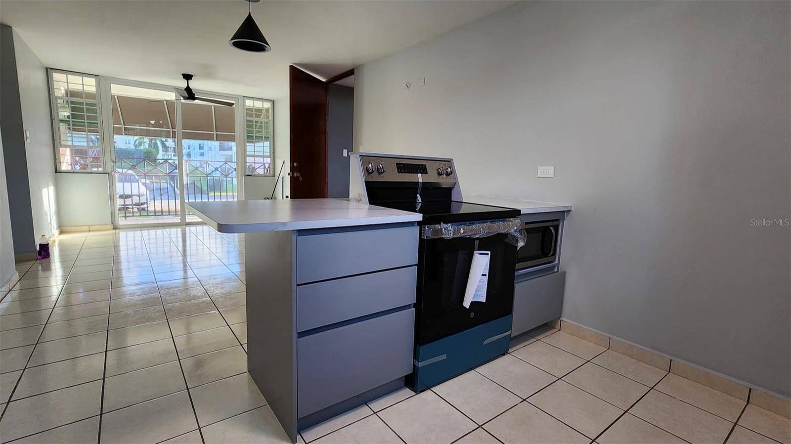 Vega Alta, PR 00692,C-121 LA INMACULADA COURT COND