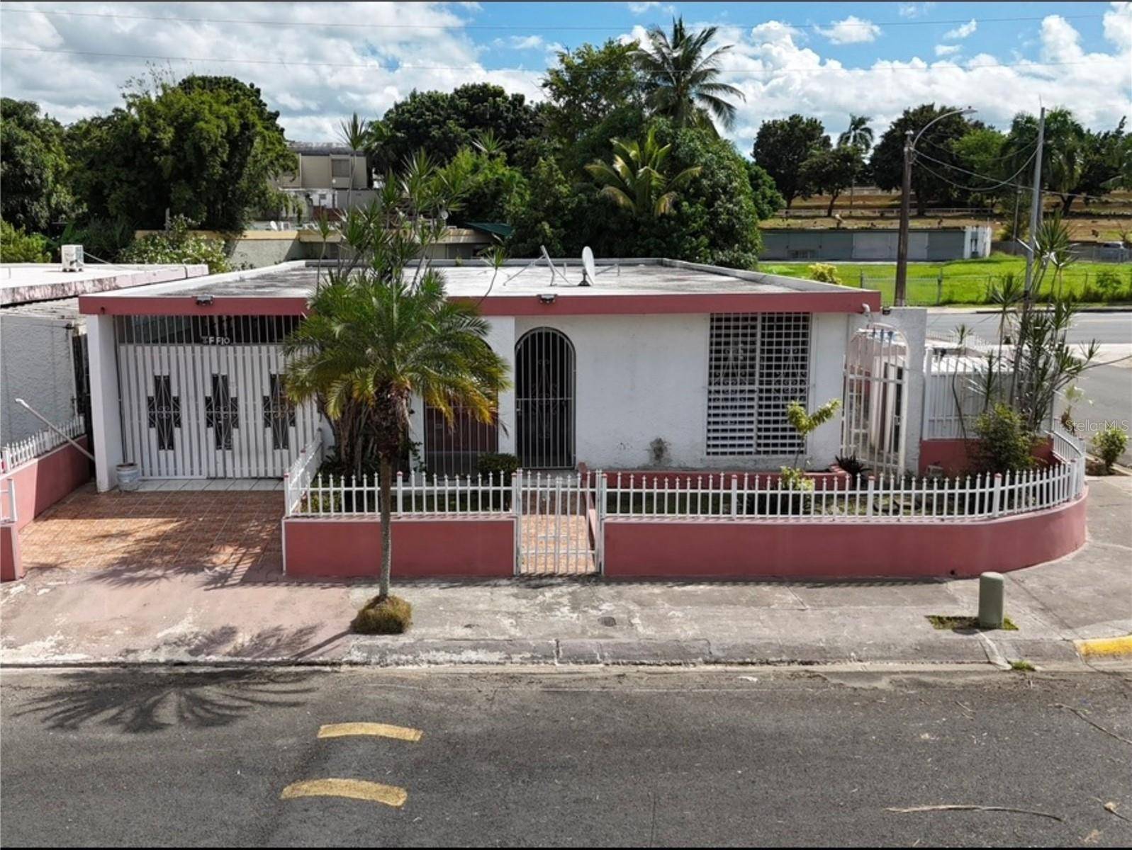 Bayamon, PR 00959,18th ST. URB. ALTURAS DE FLAMBOYAN #FF-10