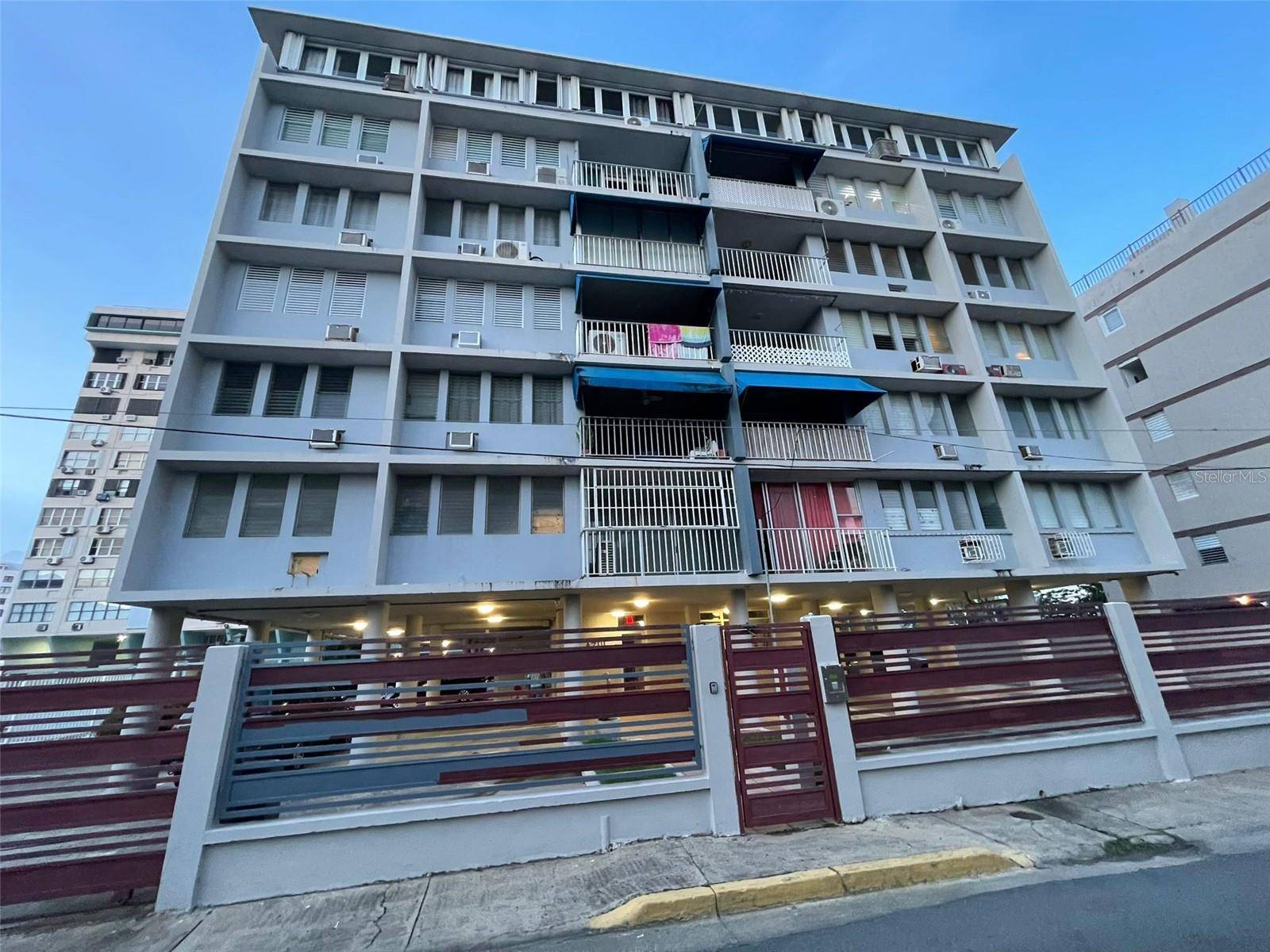 Carolina, PR 00979,8 CALLE LIRIO #2