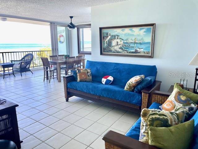 Carolina, PR 00979,4735 AVE. ISLA VERDE #11