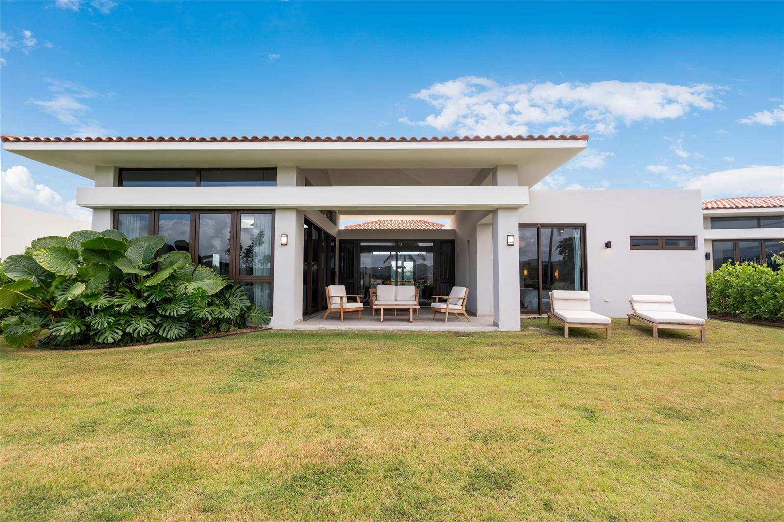 Humacao, PR 00791,10 LOS LAGOS