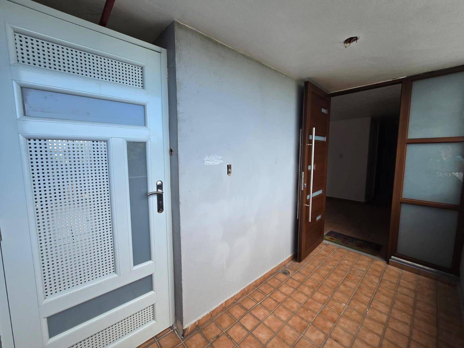 Guaynabo, PR 00966,1010 AVE LUIS VIGOREAUX #804