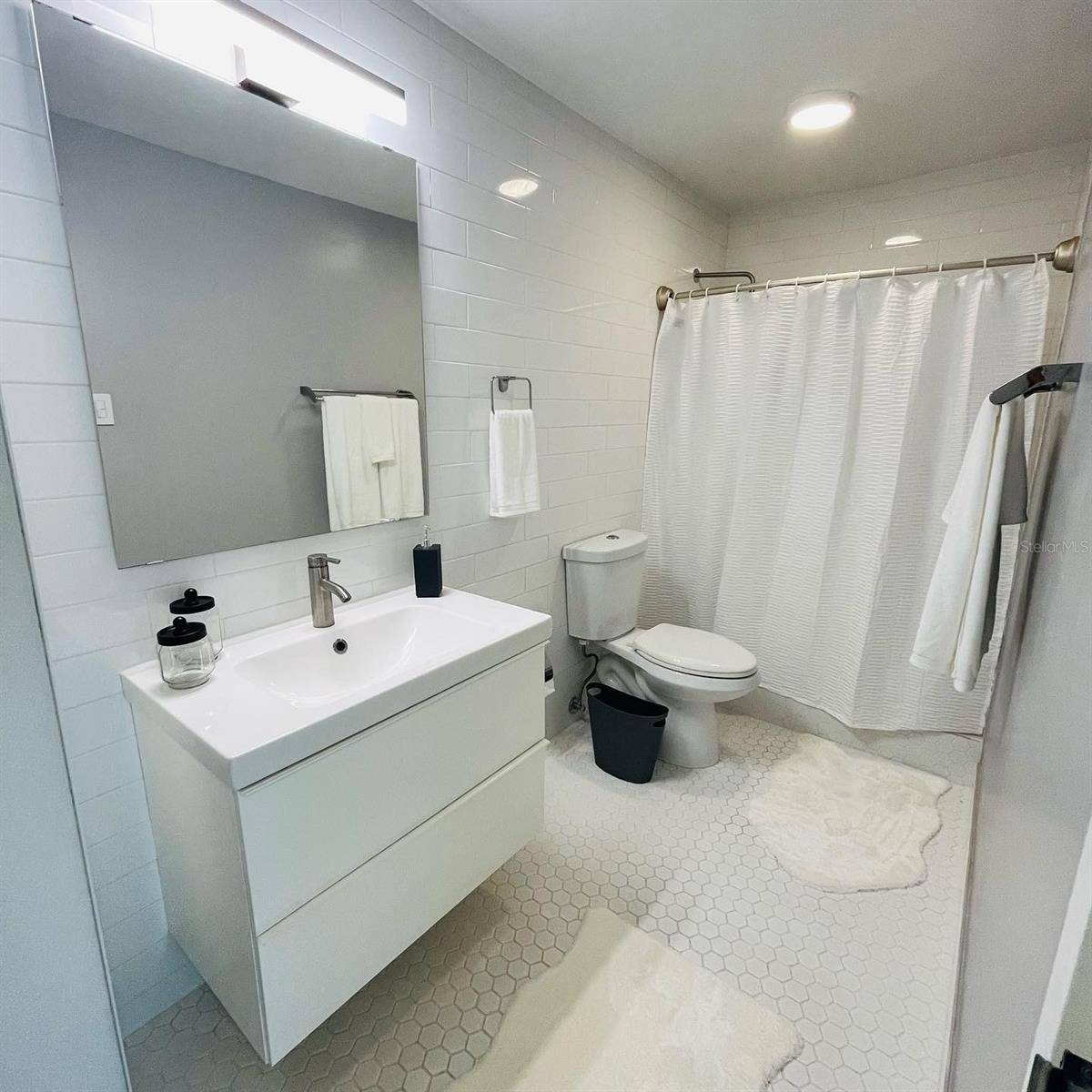 Carolina, PR 00979,5869 AVE. ISLA VERDE #809