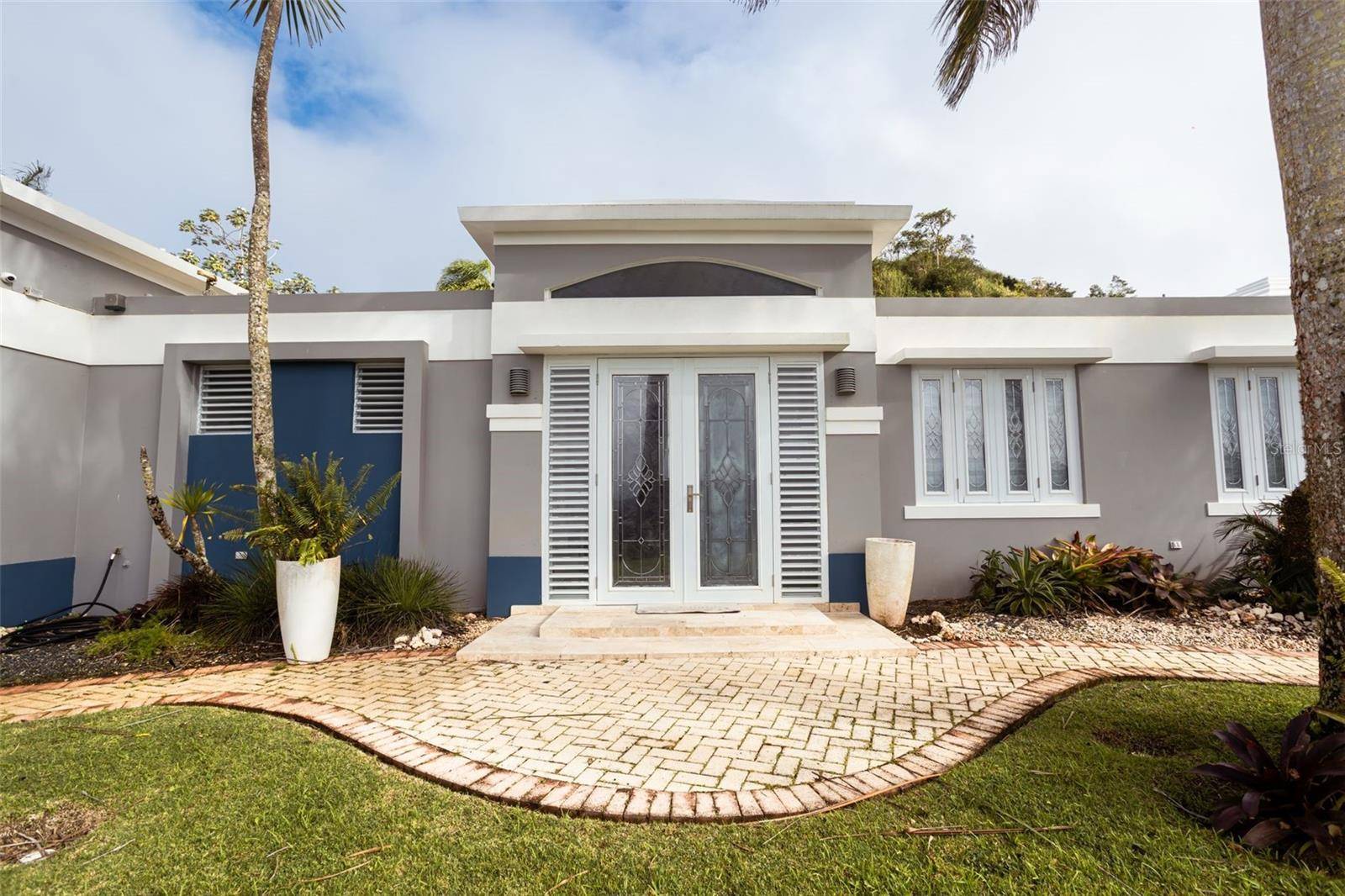 Barranquitas, PR 00794,PR 152 KM 7.5 CERRÓ FARALLÓN