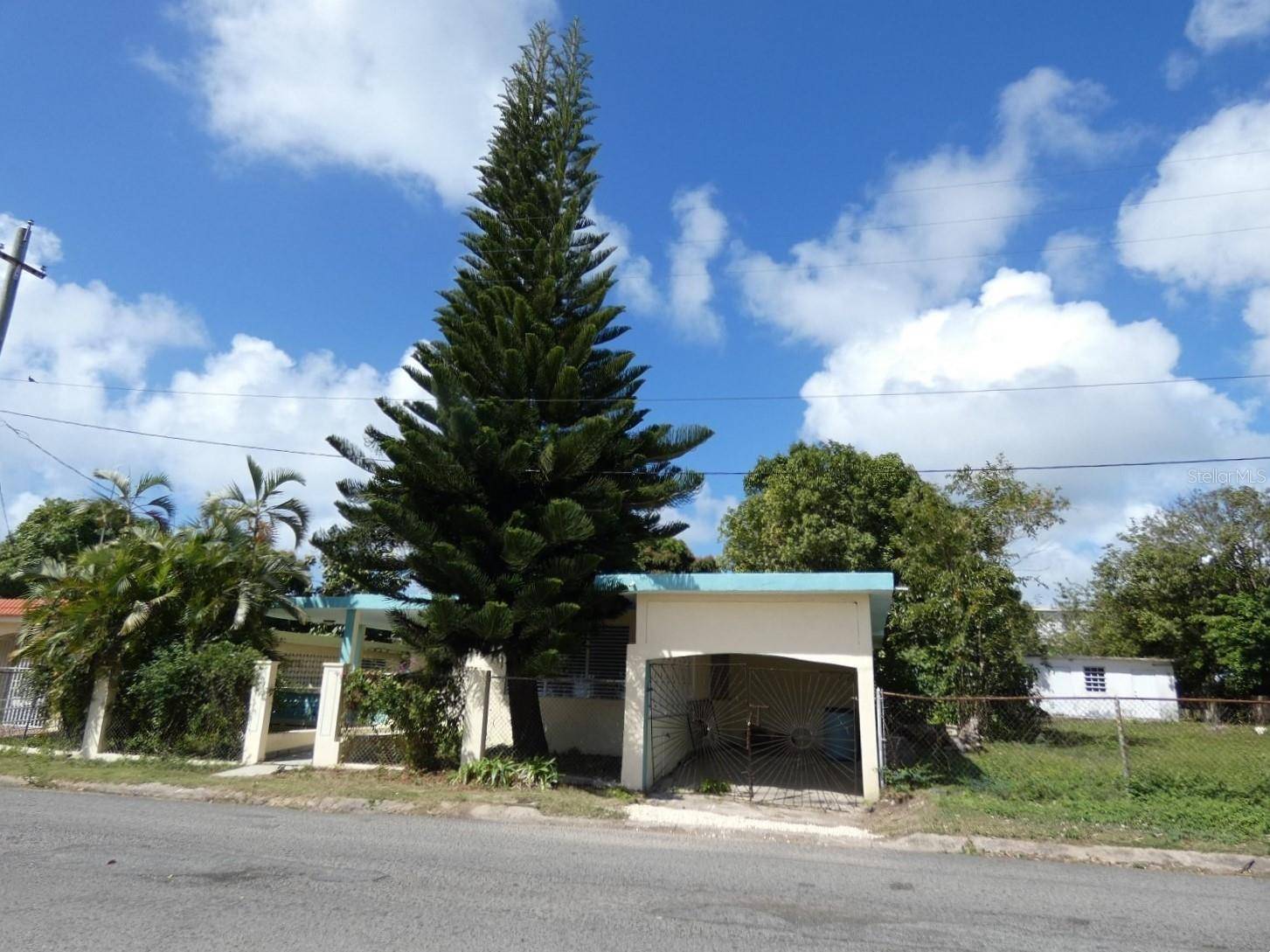 Vieques, PR 00765,253 CALLE ROBLES