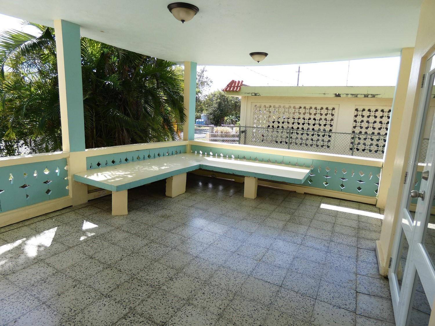 Vieques, PR 00765,253 CALLE ROBLES