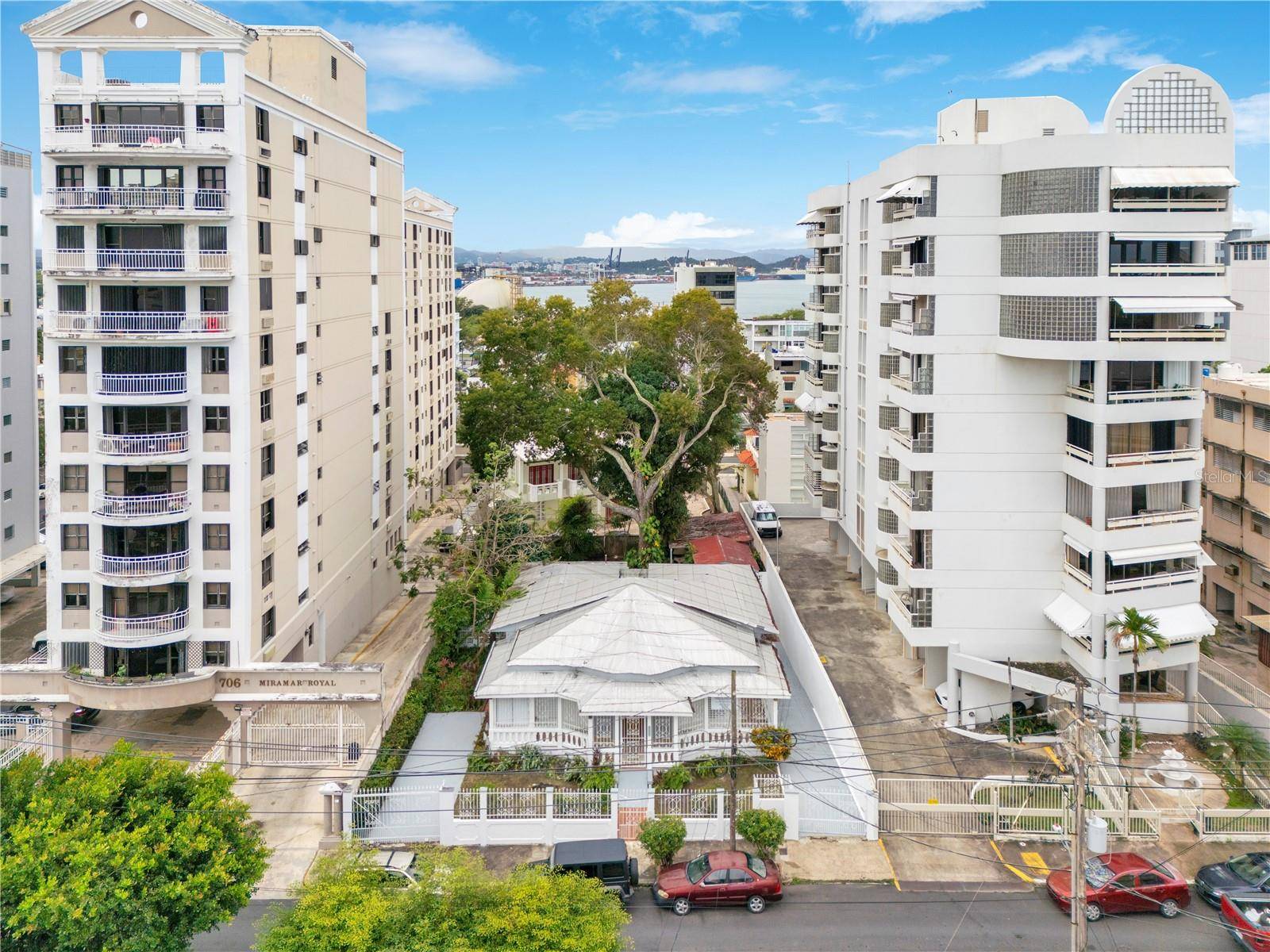 San Juan, PR 00907,704 CALLE ROOSEVELT MIRAMAR