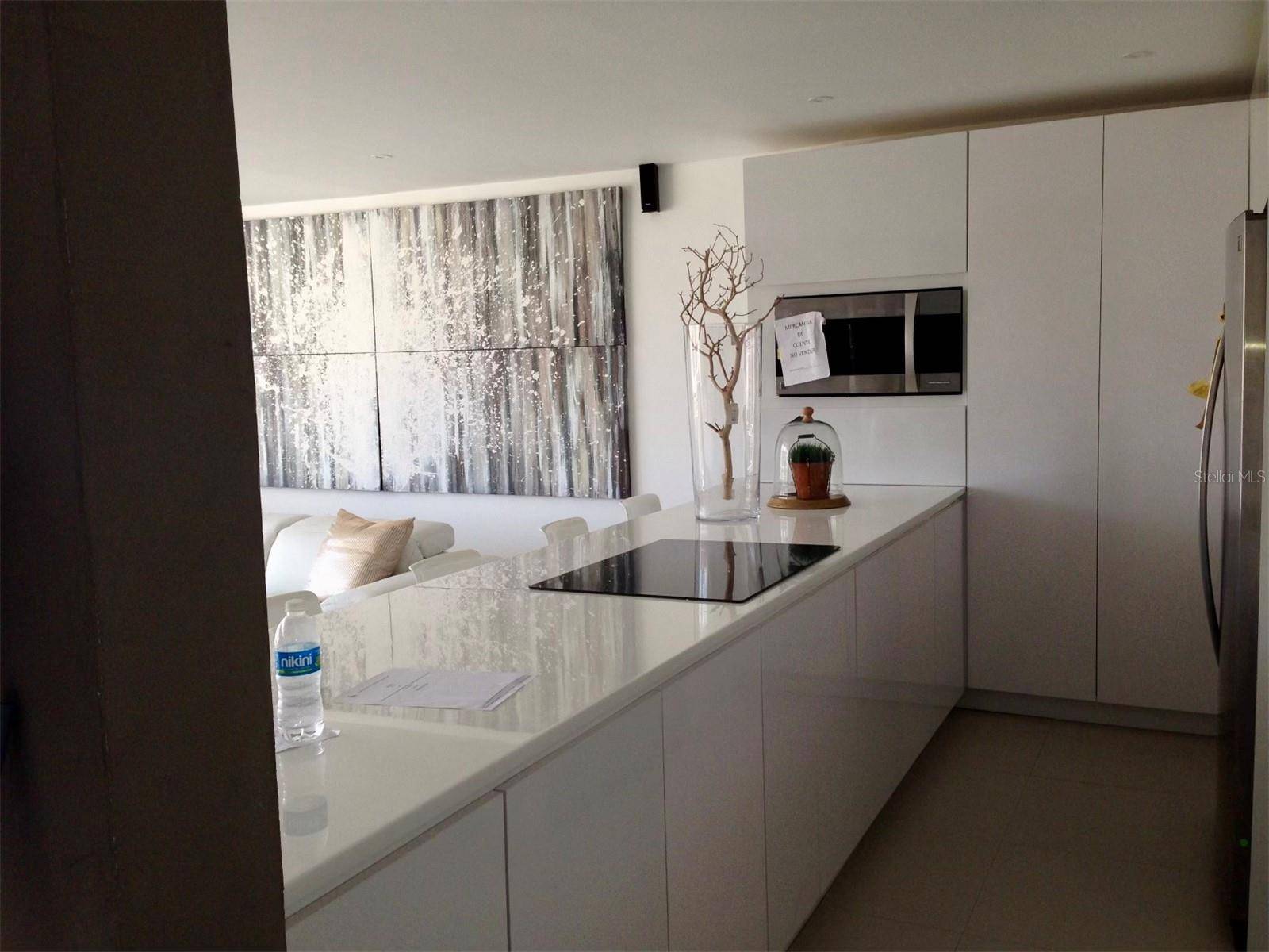 Guaynabo, PR 00966,229 CARRETERA #2 #9